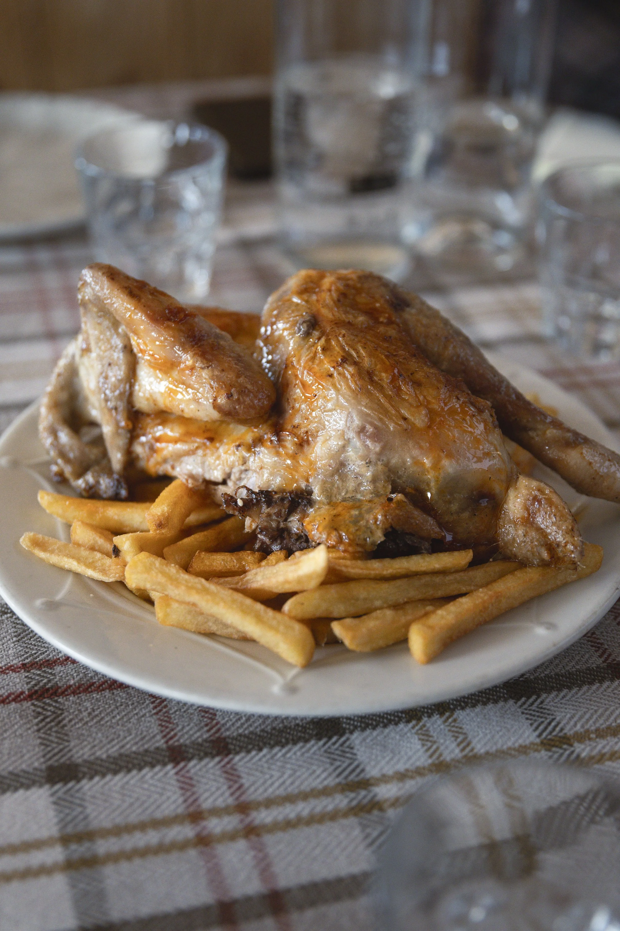 Poulet rôti frites sur place ou à emporter restaurant La Terrasse à Saint Sorlin d'Arves
