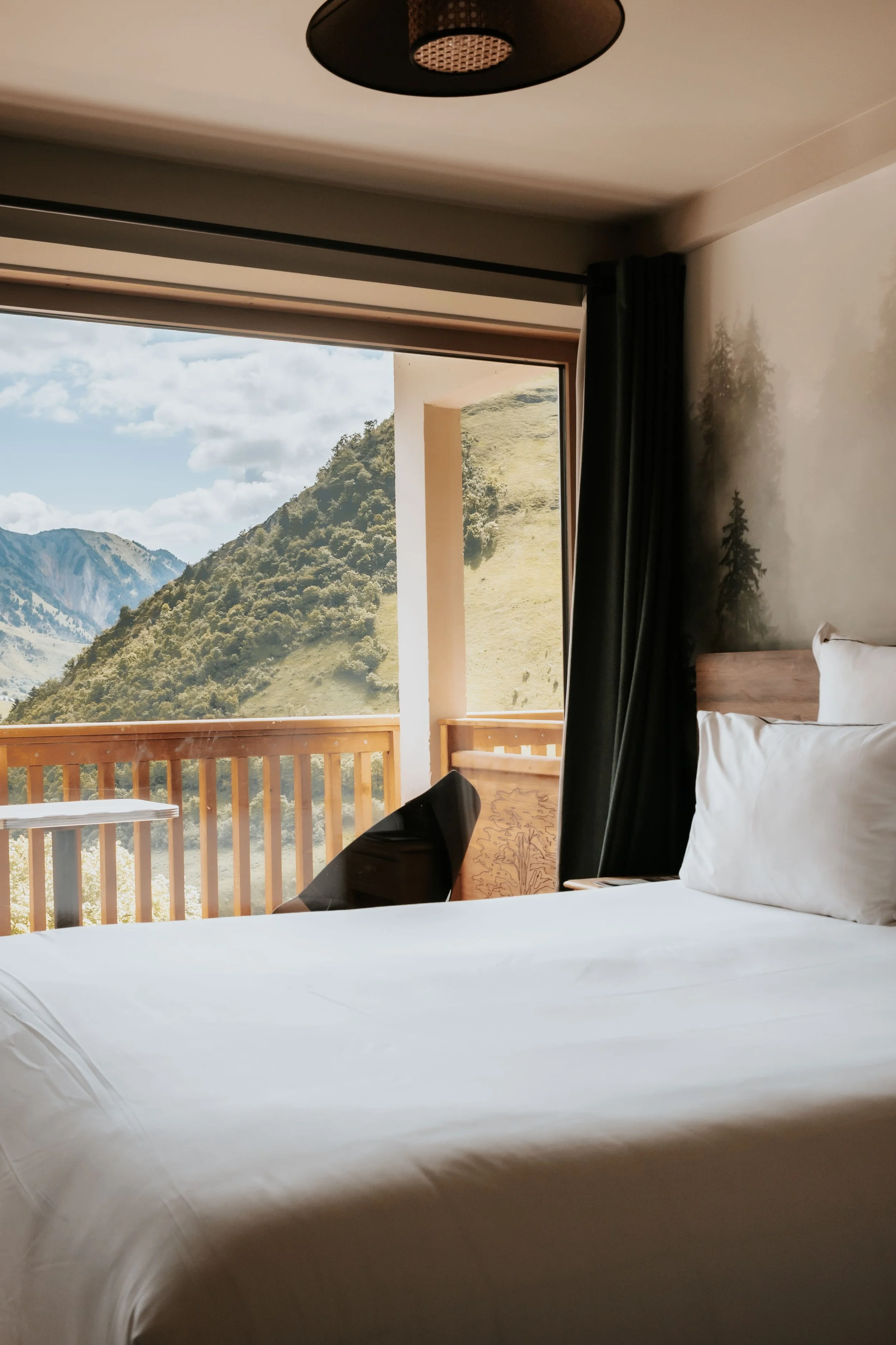 hotel-chambre-balcon-vue-montagne-les-cedres.jpg