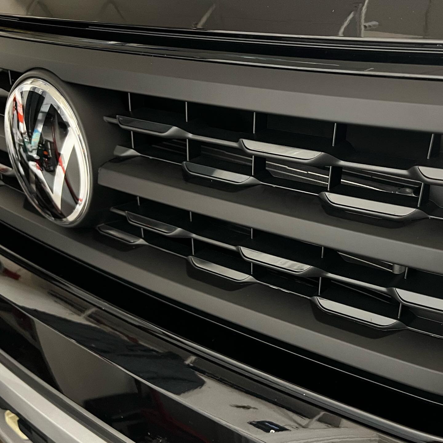 Sometimes a little black on black is what it needs to change the whole look. 🤌 Chrome delete matte black on 2022 Volkswagen Atlas taking this car from nice to sleek. 

2022 Volkswagen Atlas
Chrome Delete | Matte Black
✅Grill
✅Window Trim
✅Rear Accen