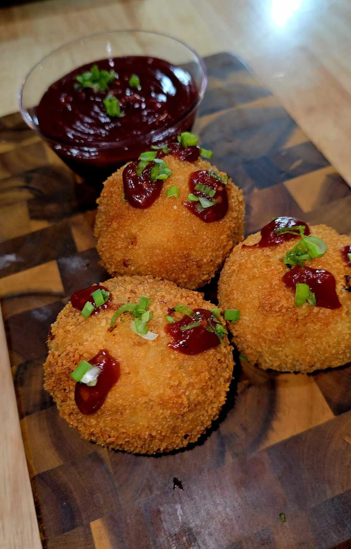 This is a great appetizer to serve with Thanksgiving leftovers! Mashed potatoes, stuffing, turkey, and cheese is balled up, battered, and fried. Try it with cranberry barbecue sauce!