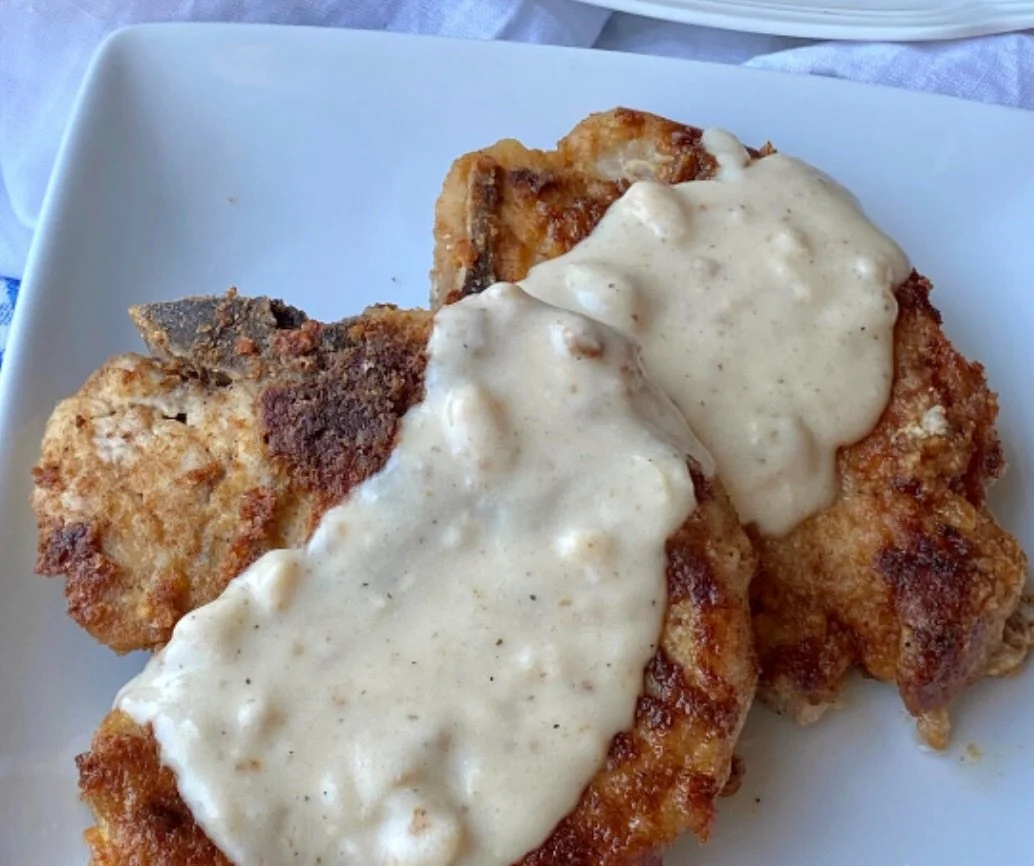 Fried Pork Chops with Cream Gravy