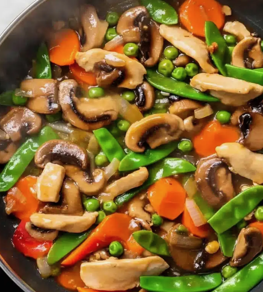 Moo Goo Gai Pan (Mushroom Chicken Slices)