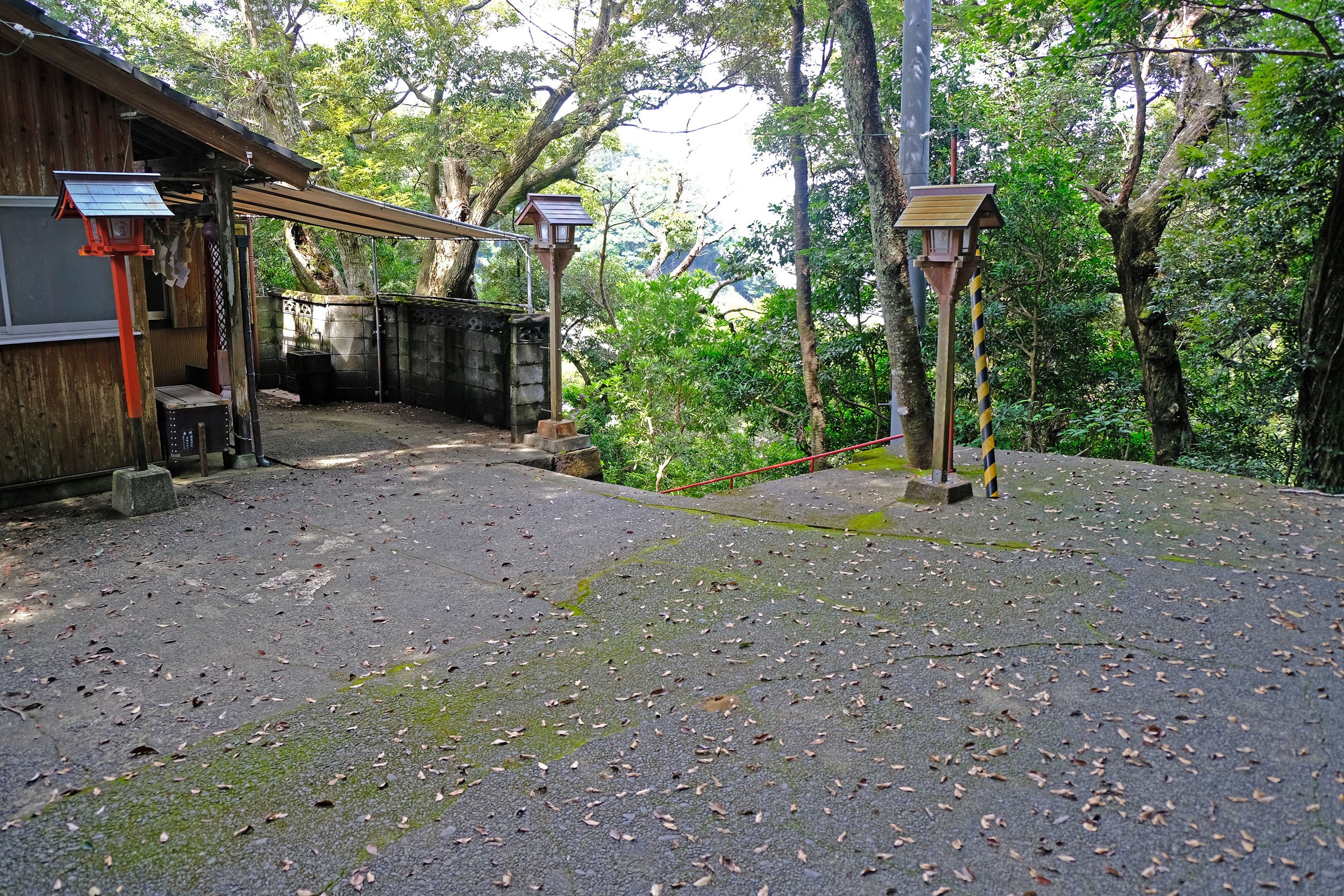 takegashima-shrine-grounds-wide-angle.jpg