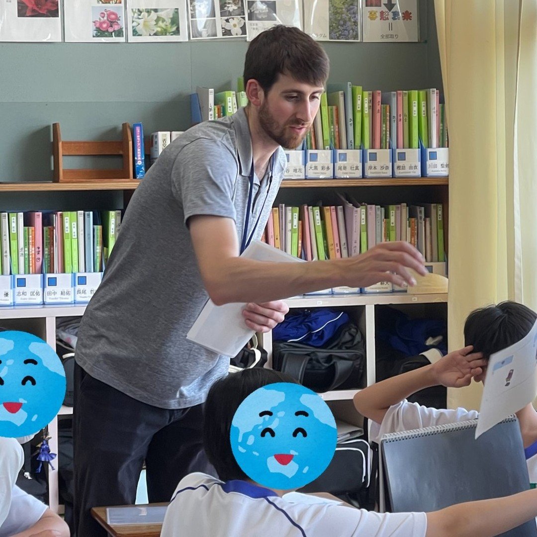 【日本語はコメント欄を見てください】
Hi everyone! こんにちは、皆さん！

Let&rsquo;s &ldquo;Meet the Team&rdquo; this week with Jeff, May, and Sarah &ndash; our CGEs!

Our CGEs aim to foster an environment where children can learn about the world and study English in a fun and e