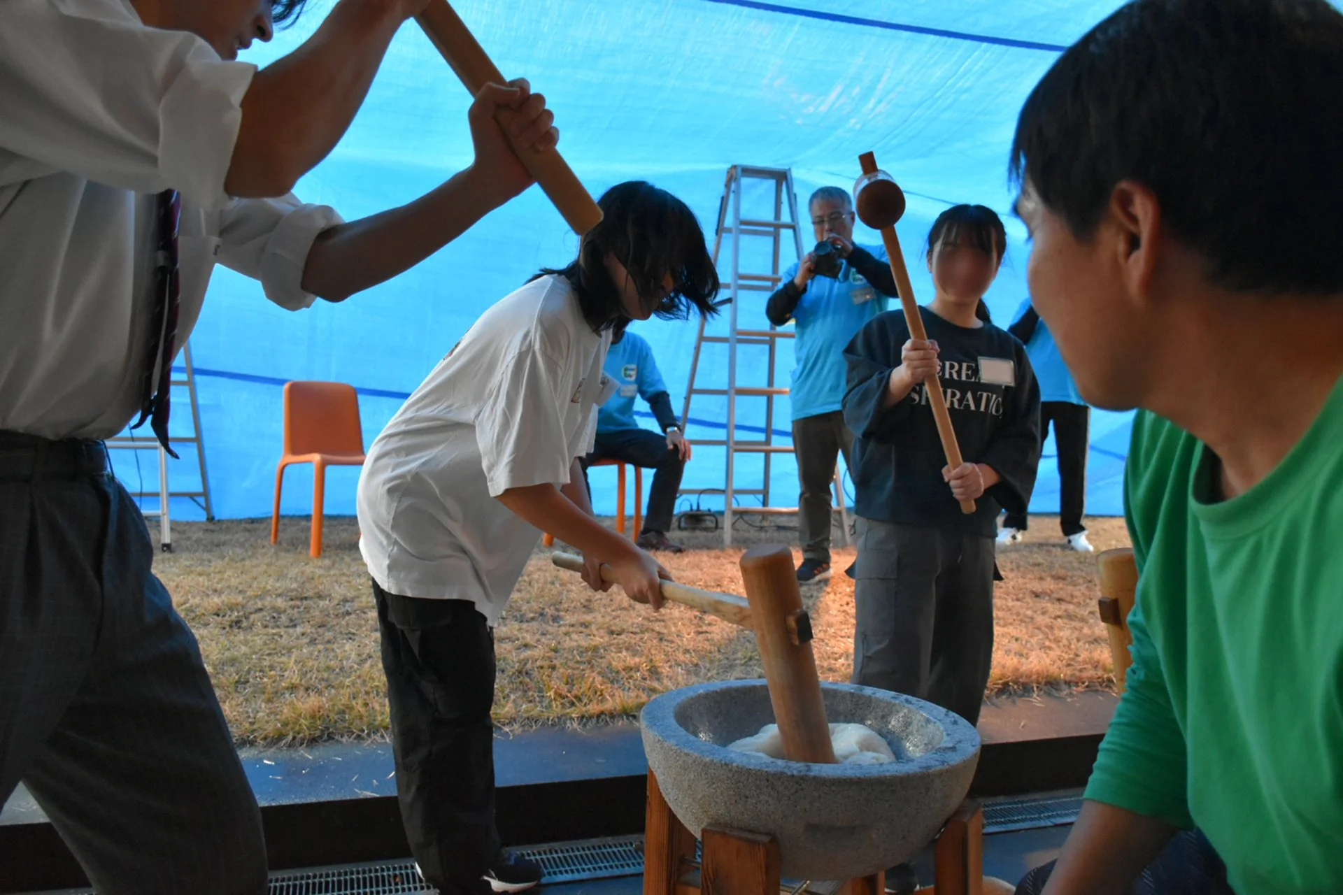 GKW 2023 - Students pound mochi