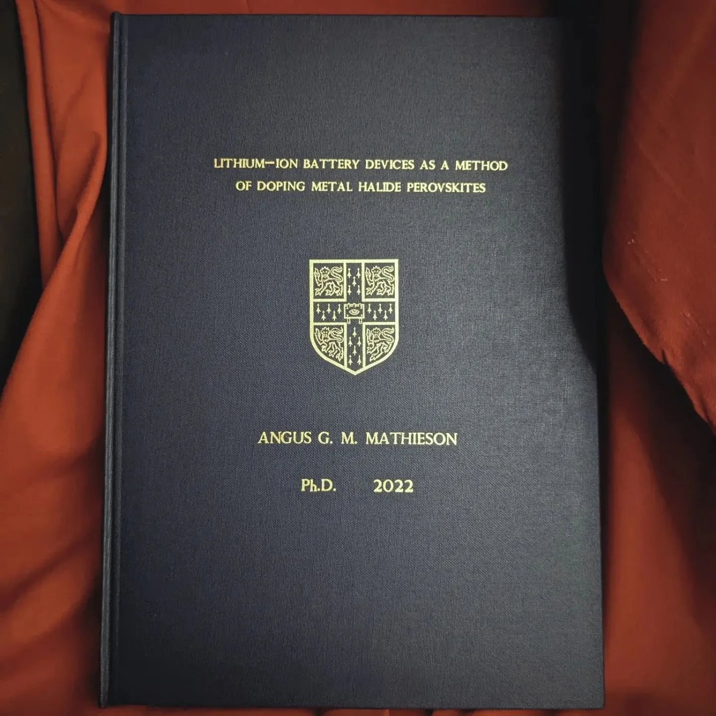 Finally handed in the hardbound copies of my PhD thesis to the @cambridgeuniversity Library! 🧑&zwj;🔬📚📝

Something a bit different to the usual arts post today - but don't worry, I did manage to squeeze in some painting references without upsettin