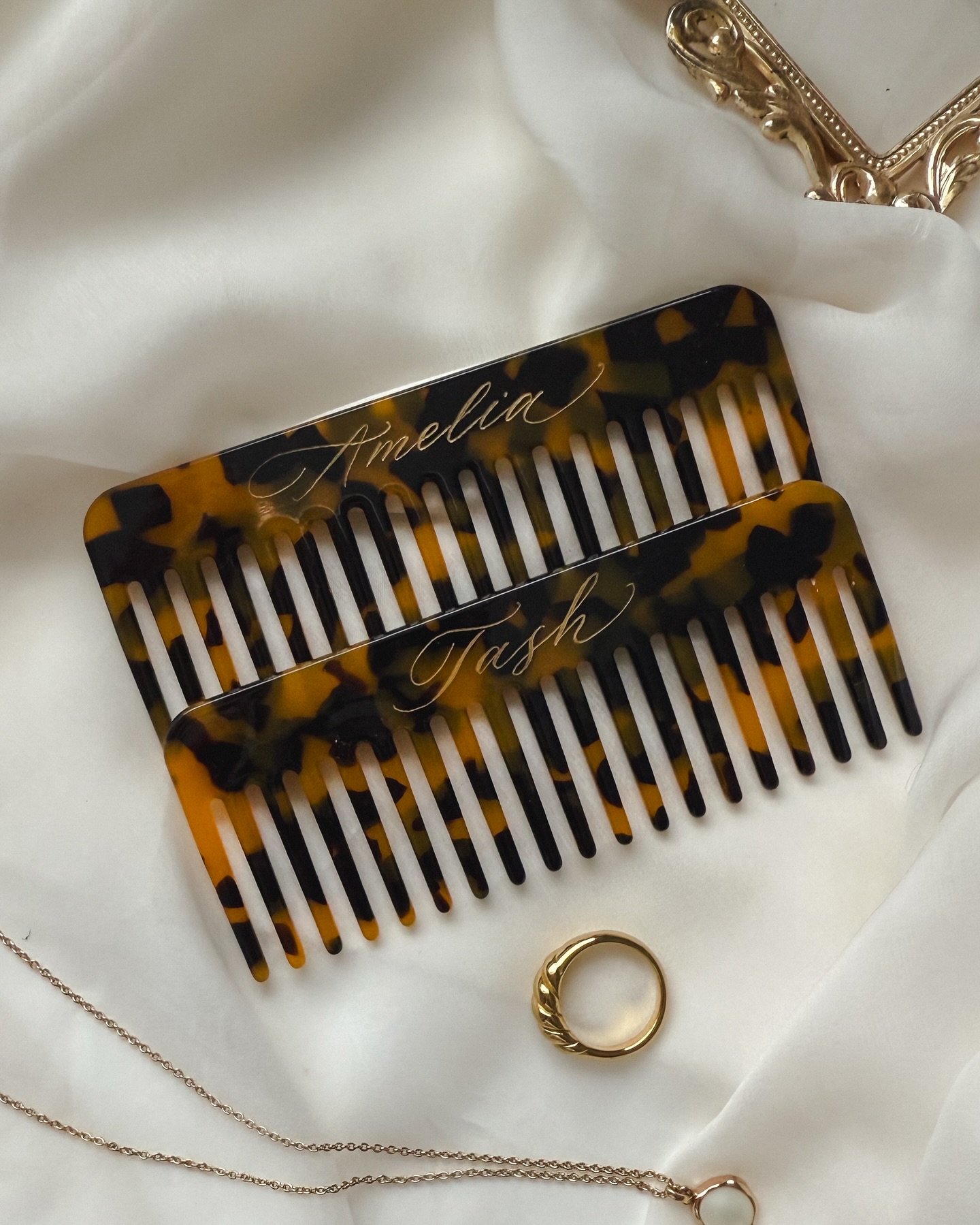 🌸 MOTHER&rsquo;S DAY SPECIAL 🌸

Just in time for Mother&rsquo;s Day &mdash; a few of our tortoise-shell combs are officially in our shop! 

From now until May 7th, every comb or compact mirror order includes up to three engraved words. Whether it&r