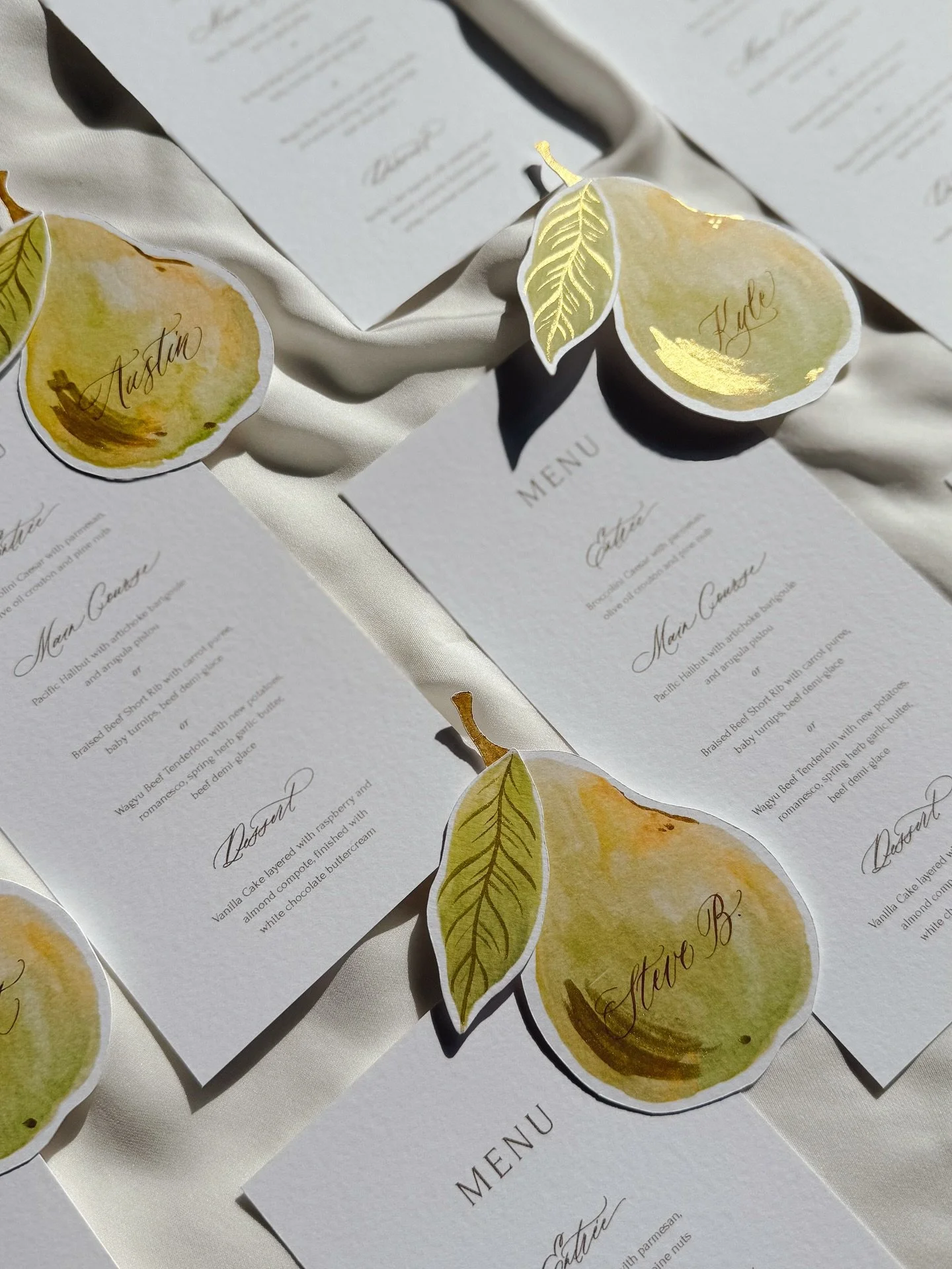 The pears set the vibe, the menus followed along 🍐💫

She loved the pear place cards so we carried the muted green through to the menu lettering. A little touch that tied everything together beautifully. 

#weddinginspo #initimateweddings #weddingde