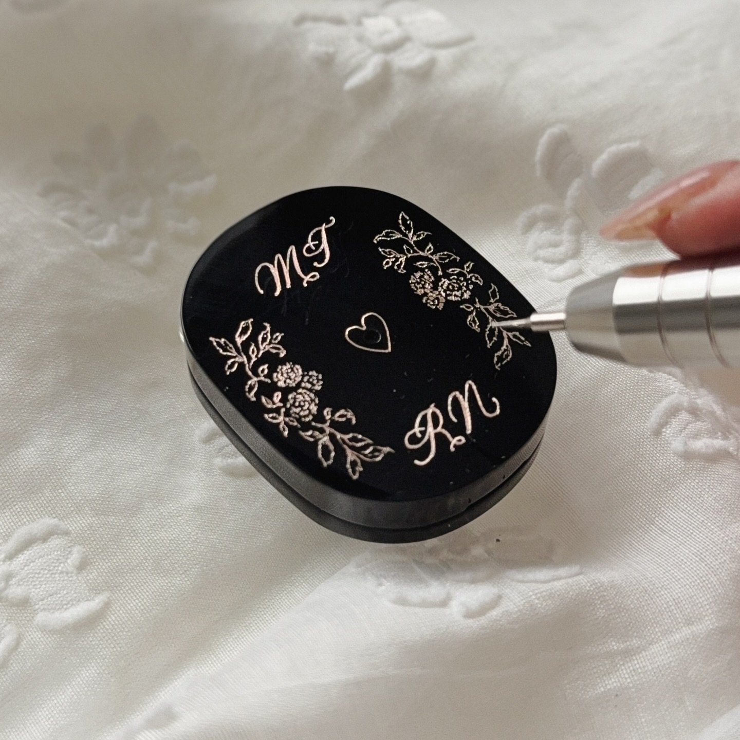 A little glimpse behind this hand-engraved piece 💫

Before the engraving comes the sketch &mdash; a timelapse of me deciding which flowers to include, how full they should feel, and the way I wanted to everything to flow. 

A close up of the engravi