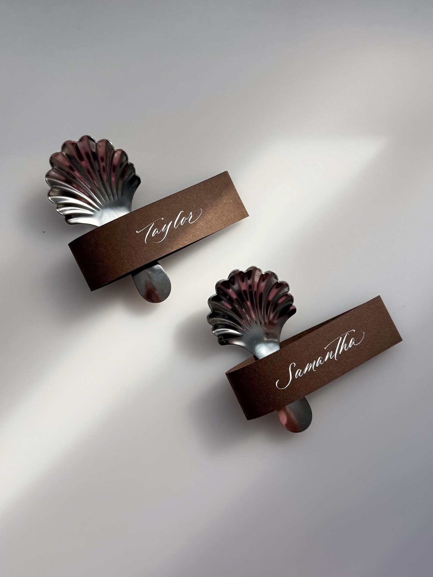 In my chocolate brown era! Such a warm and rich colour that adds such a beautiful contrast🤎

Made these for a bit of creative fun, designed to stand on their own or to style around objects like cutlery, or little details like these scallop spoons.
 