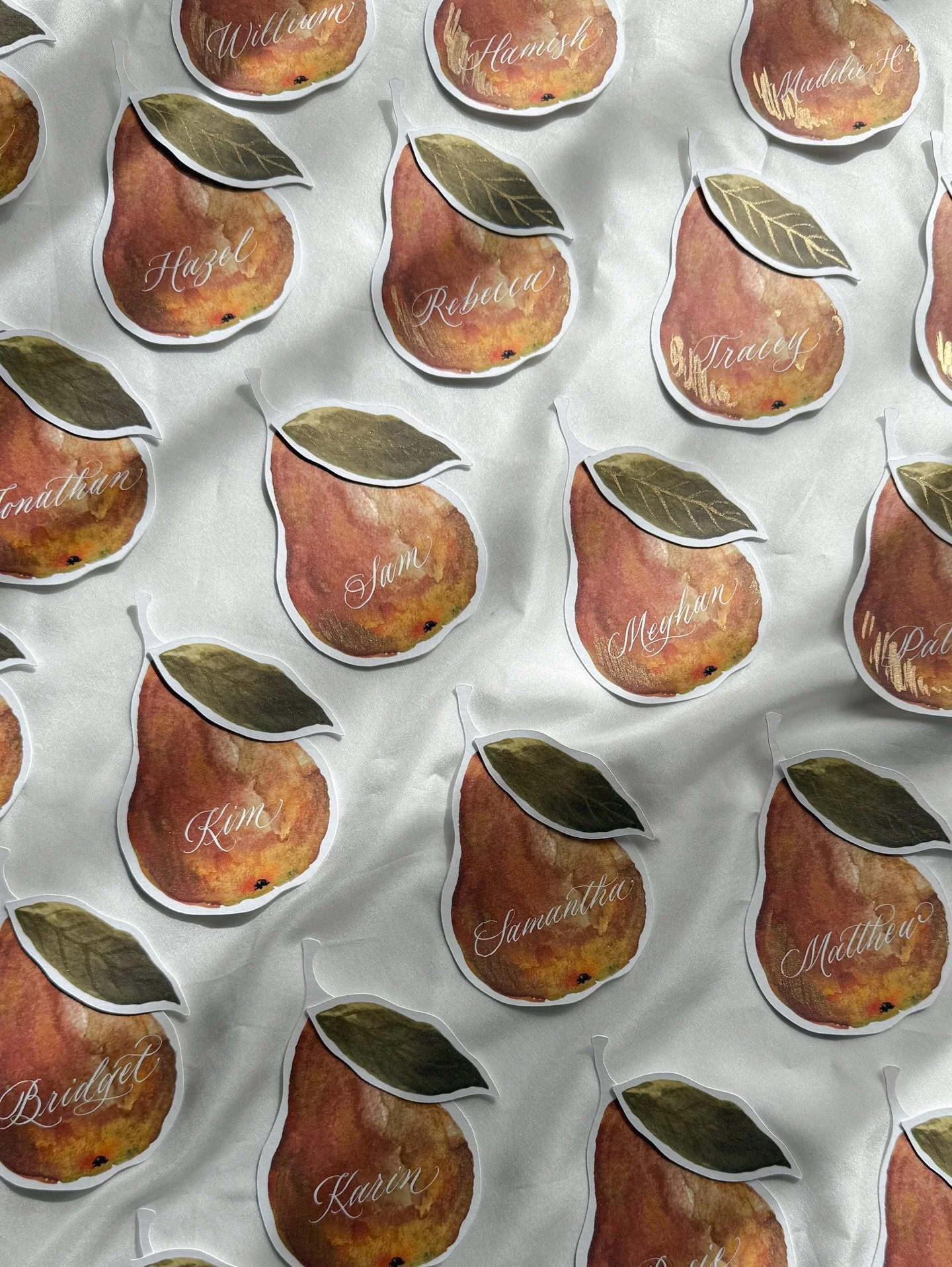 These might look familiar 🍐

What started as my original pear place cards - bright, yellow and modern - slowly shifted into something a little more vintage inspired with the warm brown tones carried, and a little more refined. A design that evolved 