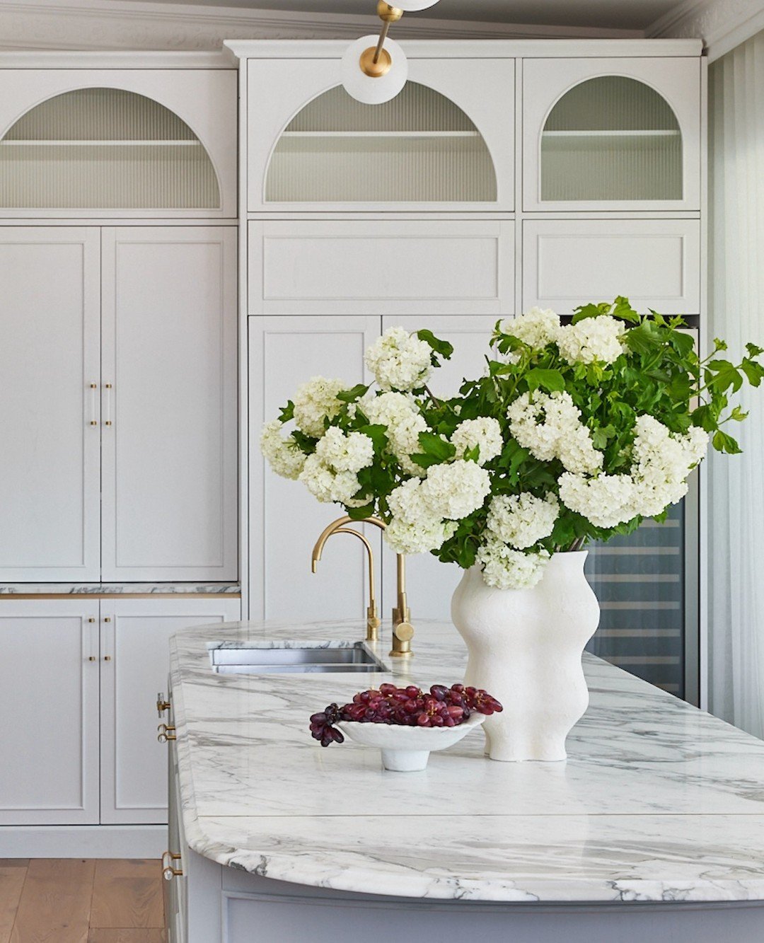 Elevating the essence of a 'white kitchen' to unparalleled heights! 💫 ⁠
⁠
Originally tasked with crafting a pristine white culinary haven, we at Catherine de Meur Interiors dared to dream bigger! ✨ ⁠
⁠
Embracing the existing architectural charm of t