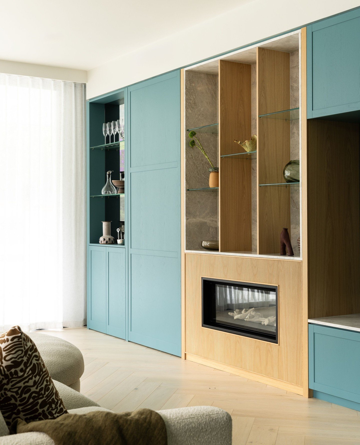 This custom-designed wall unit at Home McReas houses open shelving, a low-profile fireplace, and integrated TV joinery, all in perfect proportion.⁠
⁠
We layered texture and tone to keep the space grounded while offering flexibility for styling and ev