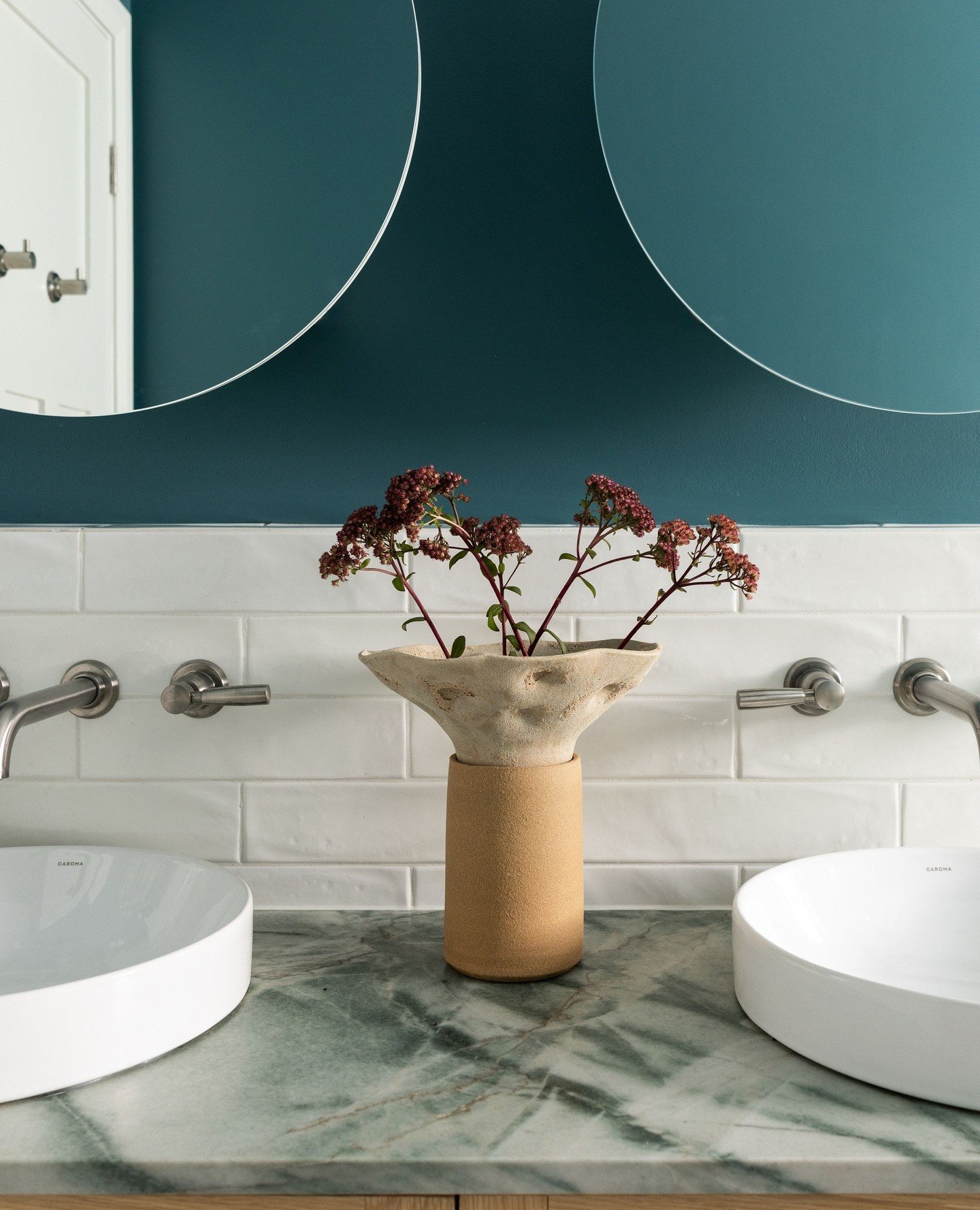 A thoughtfully designed bathroom can transform everyday routines into moments of calm and clarity. Whether you're renovating or refreshing, here are three tips we return to time and again:⁠
⁠
✨ Let light lead &ndash; Natural light instantly elevates 