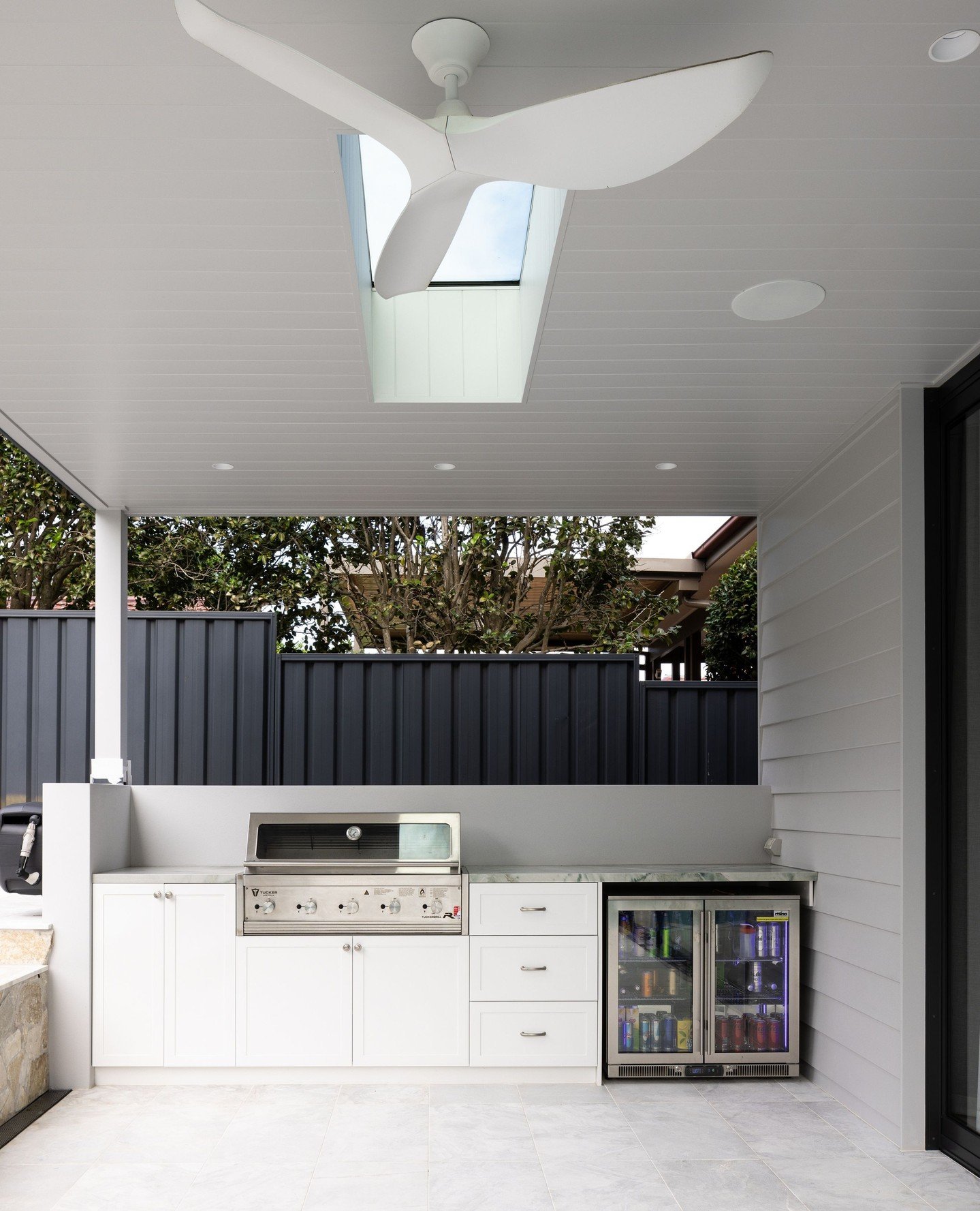 In Australia, the home doesn&rsquo;t stop at the back door☀️⁠
⁠
Outdoor spaces are an essential part of how we live, entertain, and connect with each other and with our surroundings. That&rsquo;s why we approach outdoor design with the same level of 