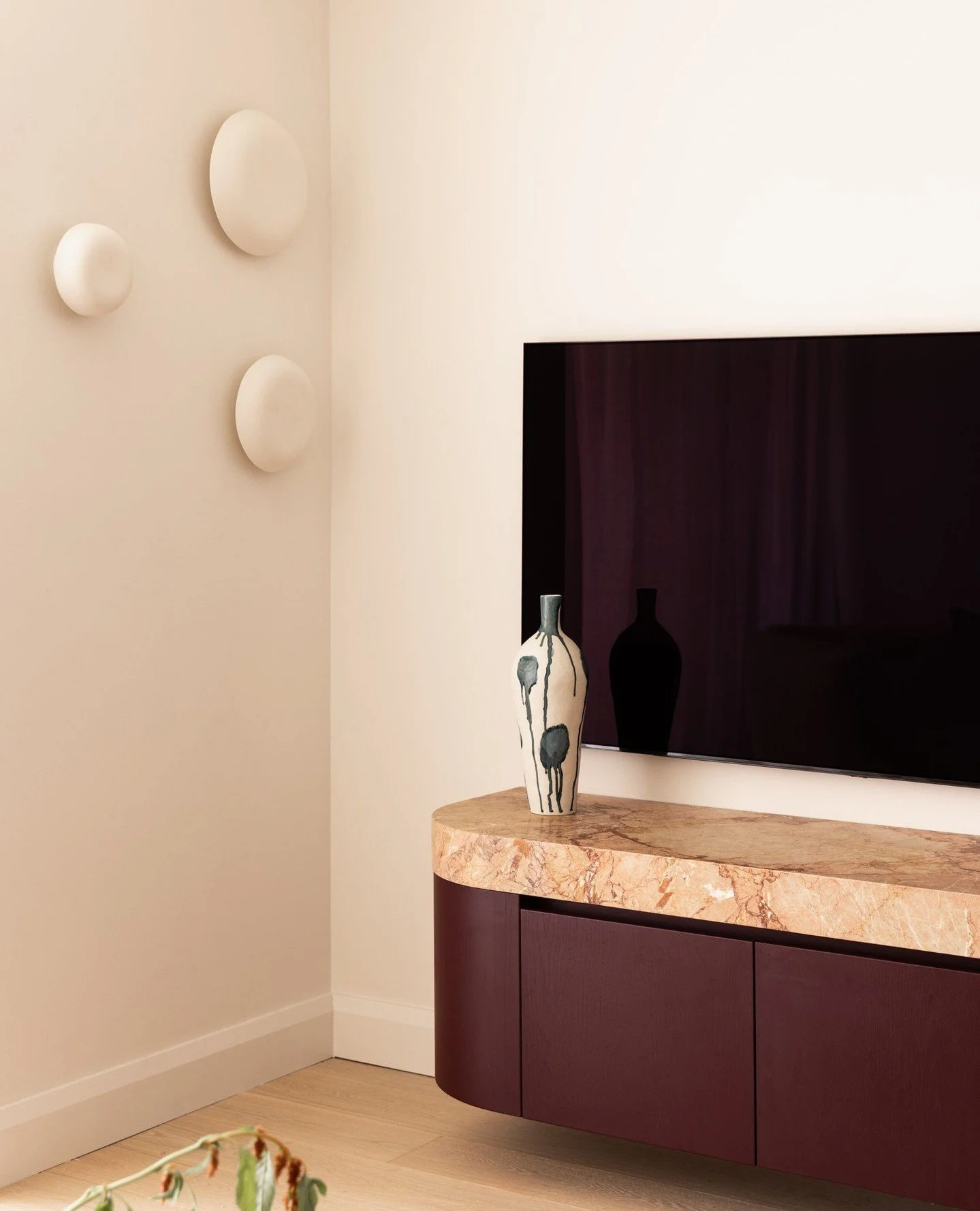 Our custom entertainment unit pairs rich, sculptural joinery with a warm, expressive stone, creating a grounding moment in this contemporary living space.⁠
A reminder that the quiet details are often the ones that elevate the everyday. ✨⁠
⁠
Interior 