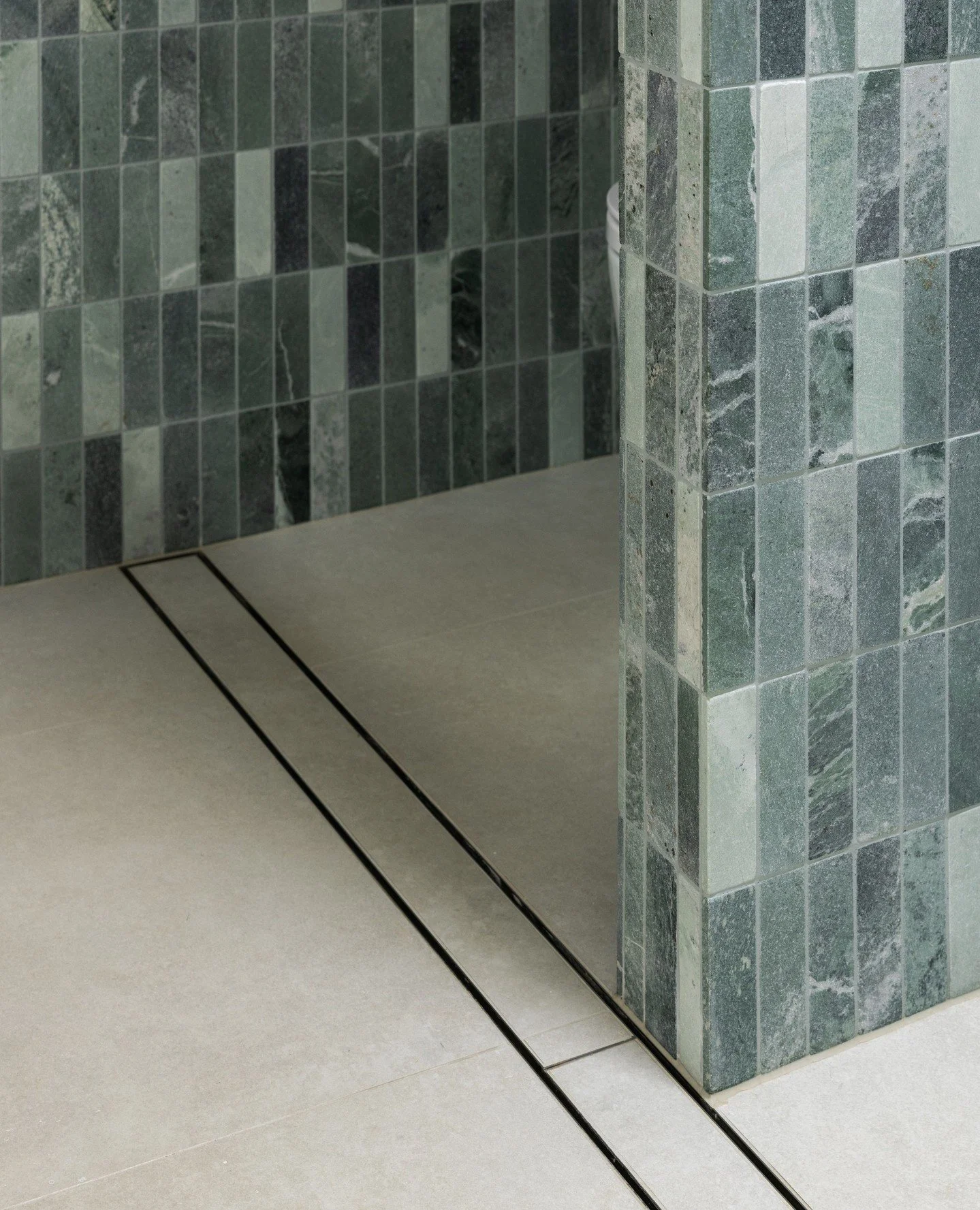 It&rsquo;s always the details that quietly elevate a space.⁠
From the precision of a linear drain to the natural variation in stone, these are the moments that often go unnoticed, yet make all the difference to how a home feels and functions.⁠
⁠
Thou