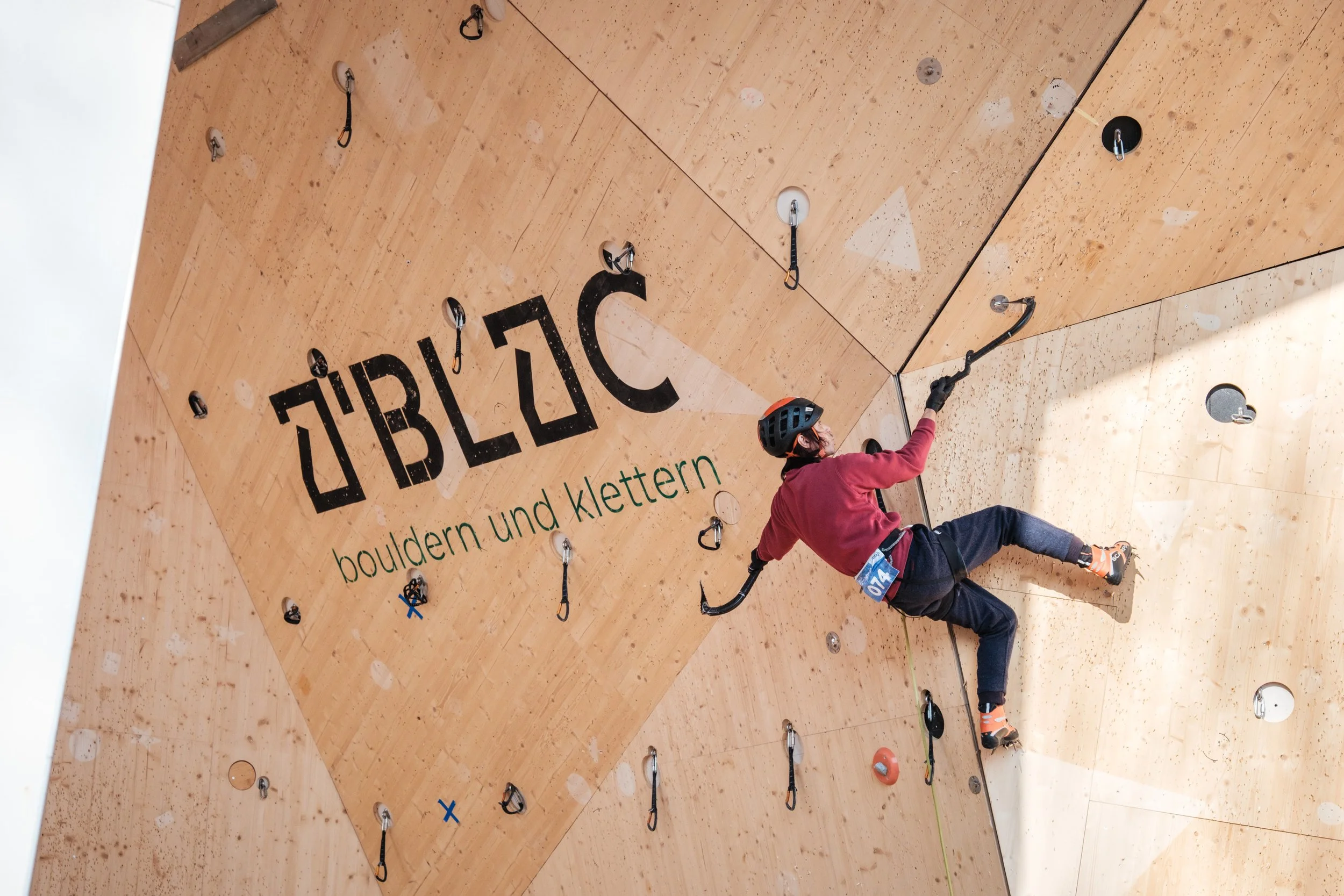 20251122IceClimbingContCupUIAA—obloc-mahlersilvanfotografiert-liveitch-08.jpg