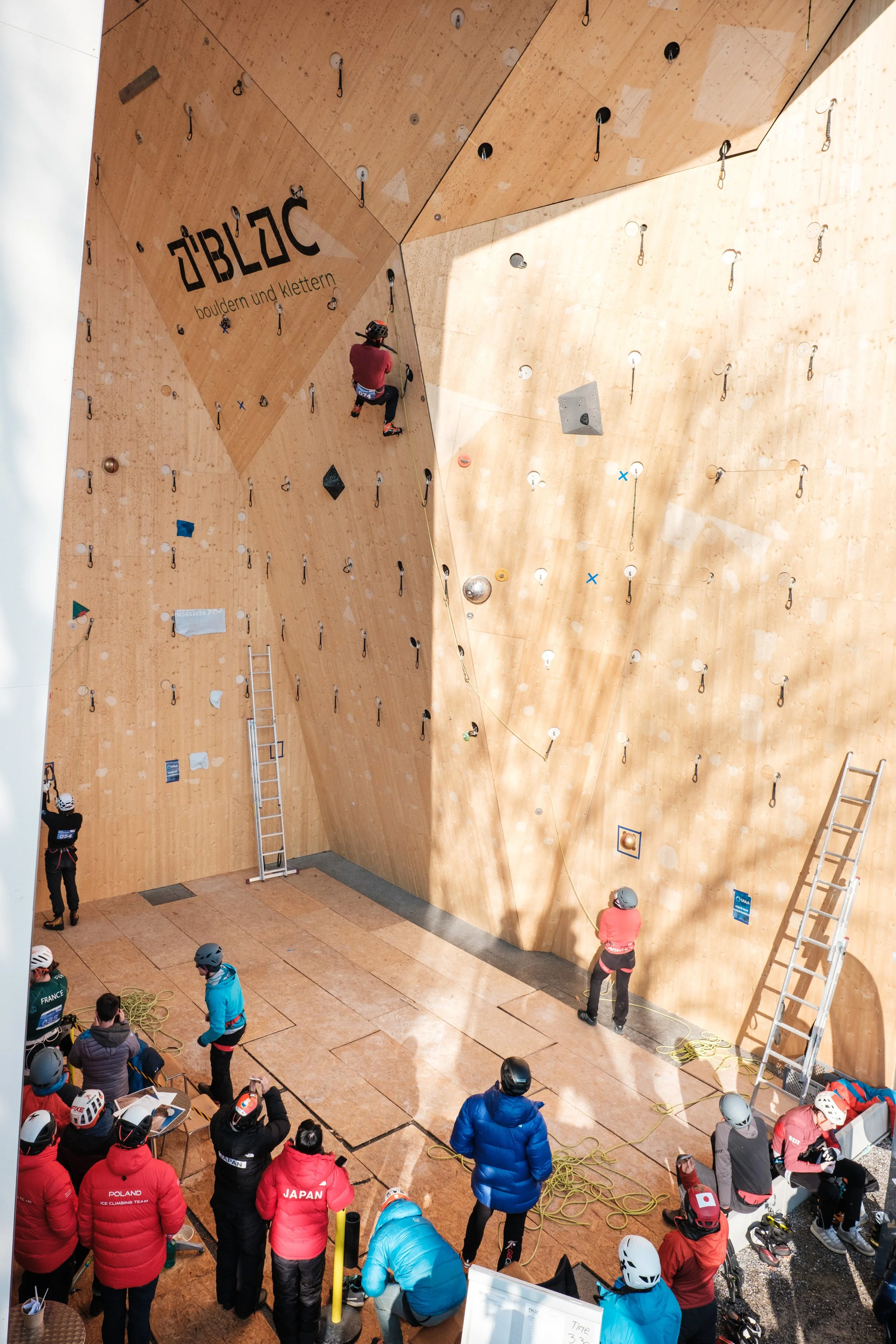 20251122IceClimbingContCupUIAA—obloc-mahlersilvanfotografiert-liveitch-07.jpg