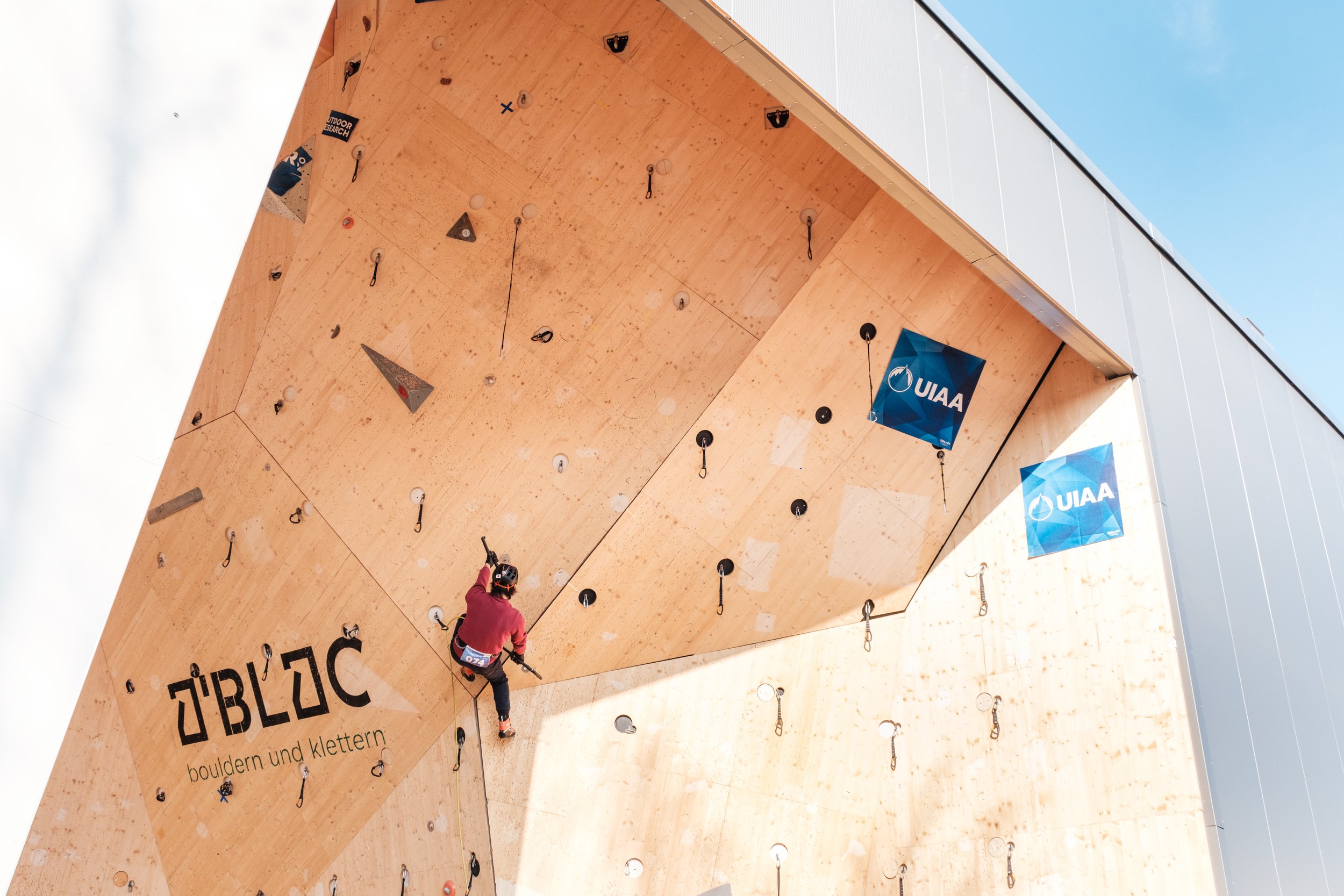 20251122IceClimbingContCupUIAA—obloc-mahlersilvanfotografiert-liveitch-10.jpg