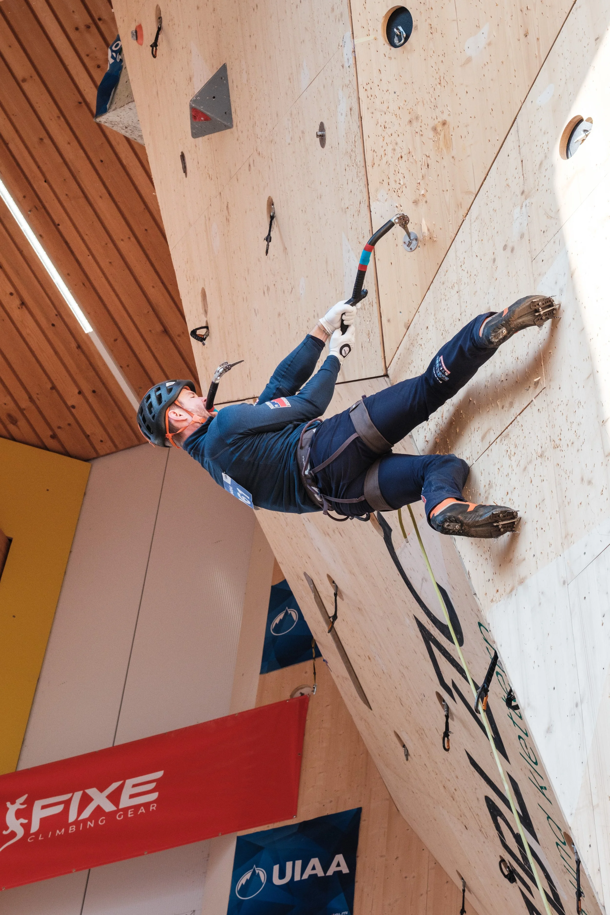 20251122IceClimbingContCupUIAA—obloc-mahlersilvanfotografiert-liveitch-27.jpg