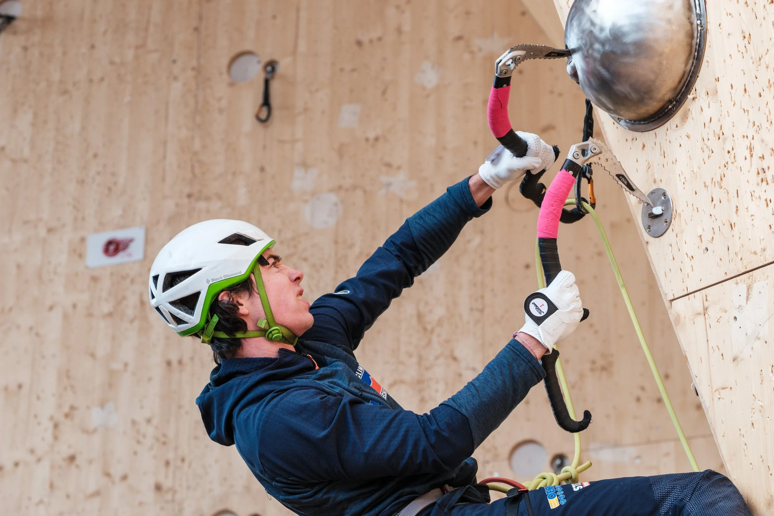 20251122IceClimbingContCupUIAA—obloc-mahlersilvanfotografiert-liveitch-49.jpg