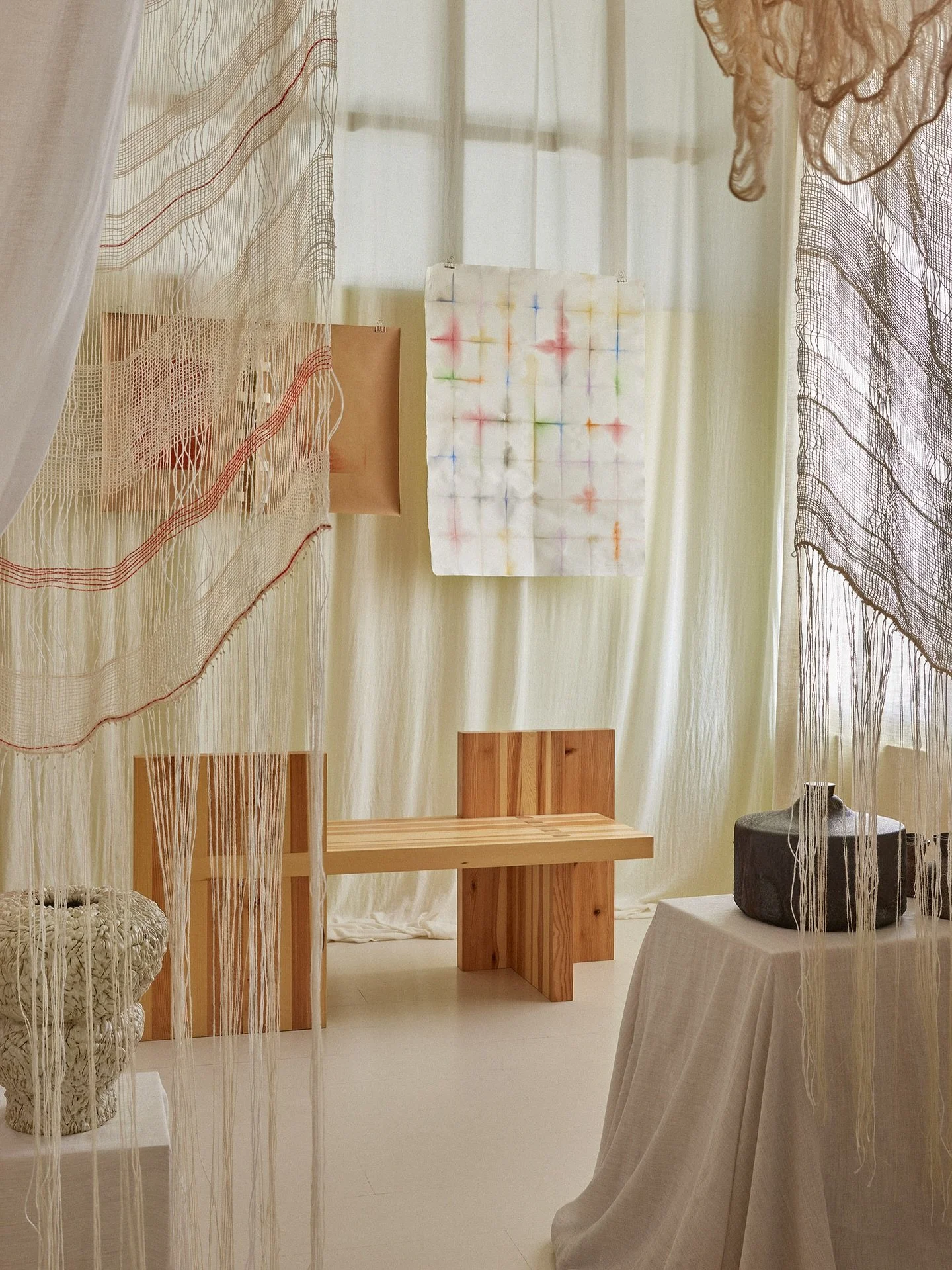 SOUL -n&auml;yttely avoinna en&auml;&auml; t&auml;m&auml;n viikonlopun @the_sense_of_spirituality 

N&auml;yttelyn ovat kuratoineet huikeat ja n&auml;kemykselliset naiset: @susanelo @piiajalkanen @annapirkola. 

T&auml;n&auml; vuonna olen kokenut kak