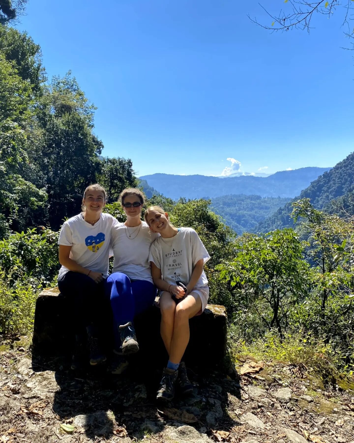 Our 15th Oct Private tour batch @moll_kinnaird and Co. has safely made it back to Yuksam. Blessed by the mountain gods, the weather was beyond perfect and we had the bestest of times. 
Here's a glimpse of the little happiness experienced at the mount