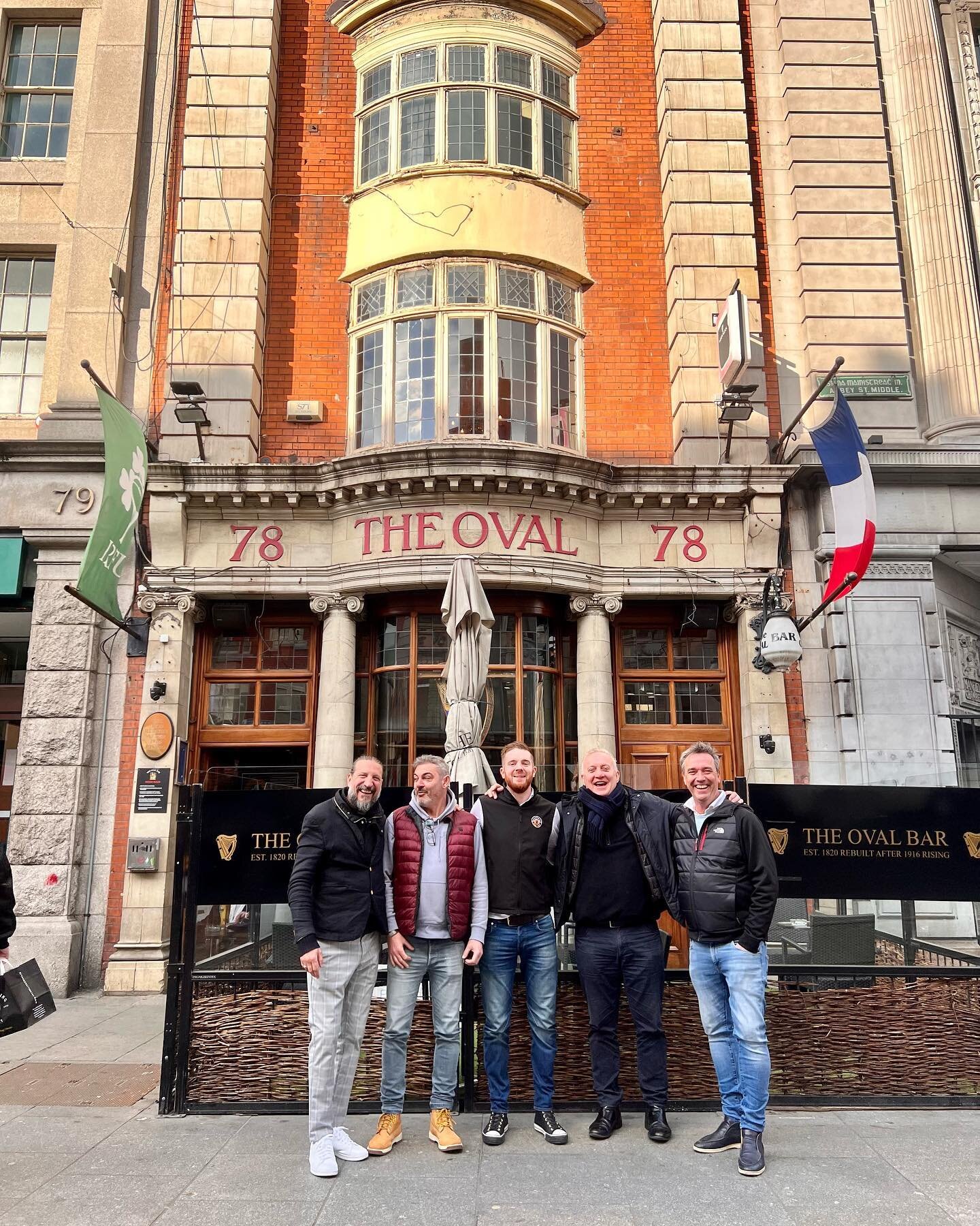 Sometimes the stars align for our tours! What a day we had on Sunday with the great @kevindundon and his crew!

Coddle in the snug in the @gravediggers2 thanks to the man himself @kavanaghciaran followed by a pint with an oyster pairing in Ryan&rsquo