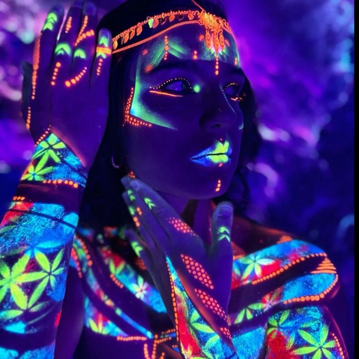 fluo party drome ardèche body painting event  maquilleuse uv grimage neon uv performance live 