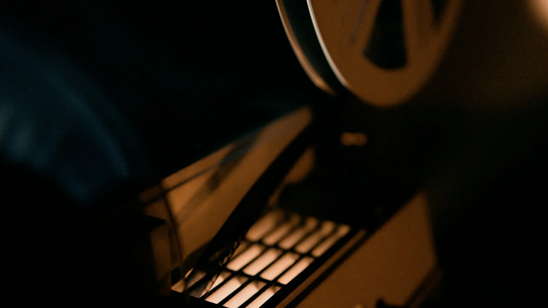 Art film leo.00_01_10_14.Still002.jpg
