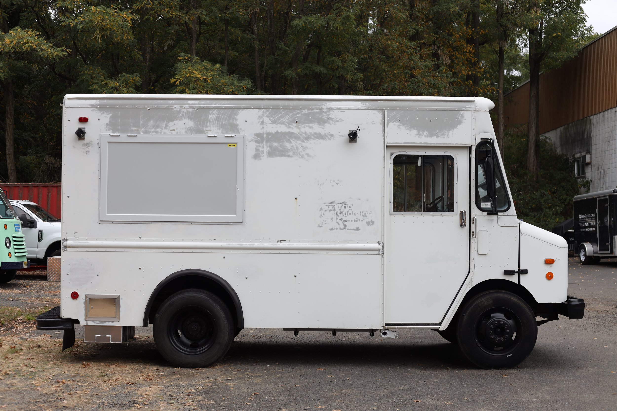 Truck 153 Exterior (Left).JPG