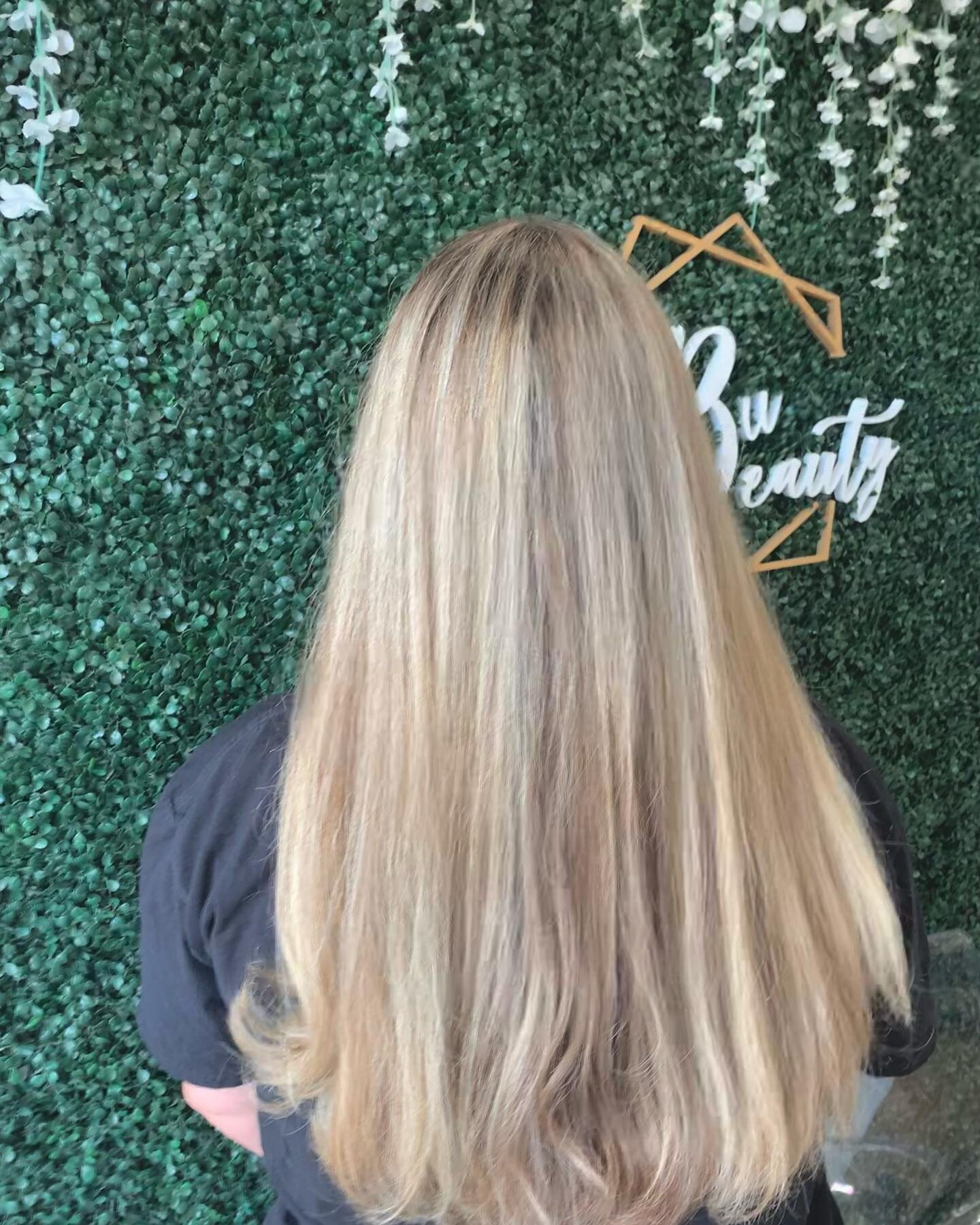 Gorgeous Blondie

Done by our artist @evelyns_beauty_world 

Washed hair with @bubu_beauty_line 

Client @rsillyo  #bububeautysalon #bububeautyline #bububeauty #wellahair #wella #wellaprofessional #koleston #blondorwella #blondie #blondlife #blondhai