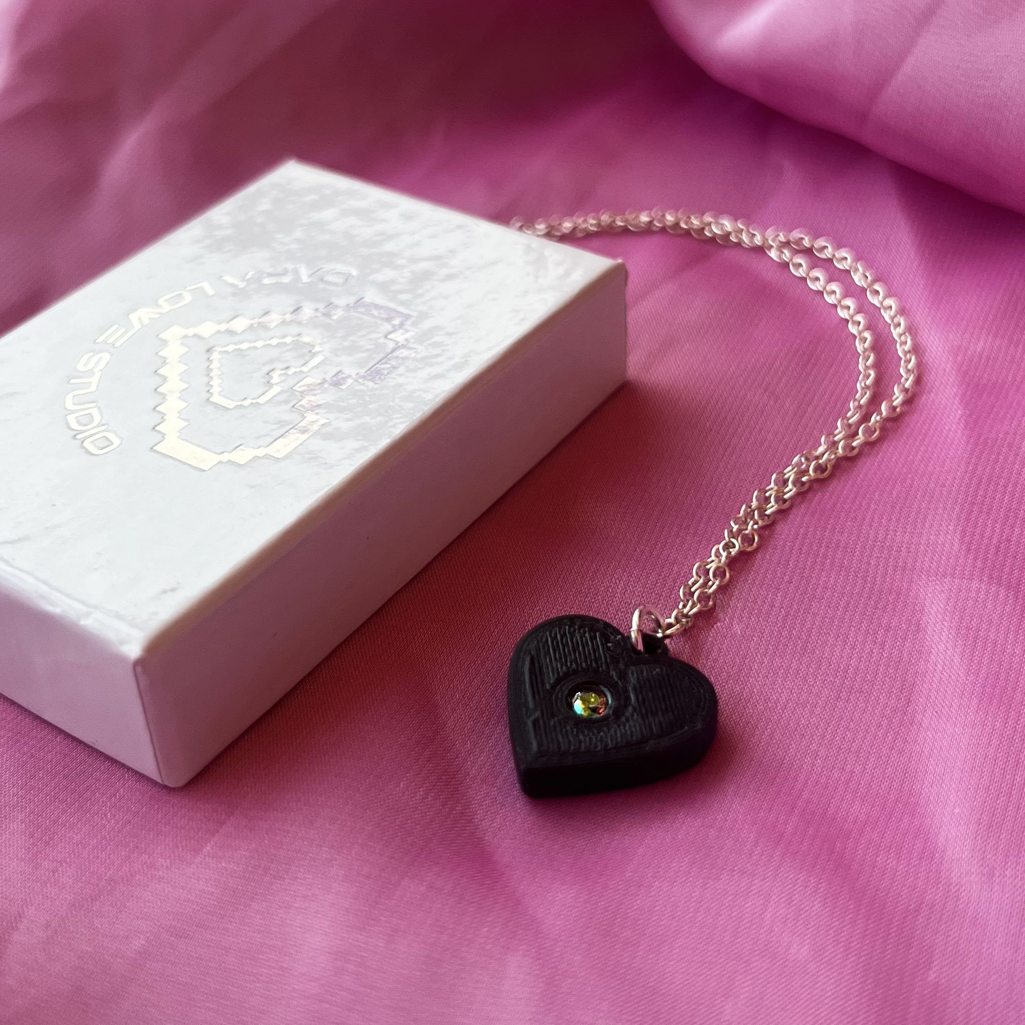 Pendant Black 1.jpg