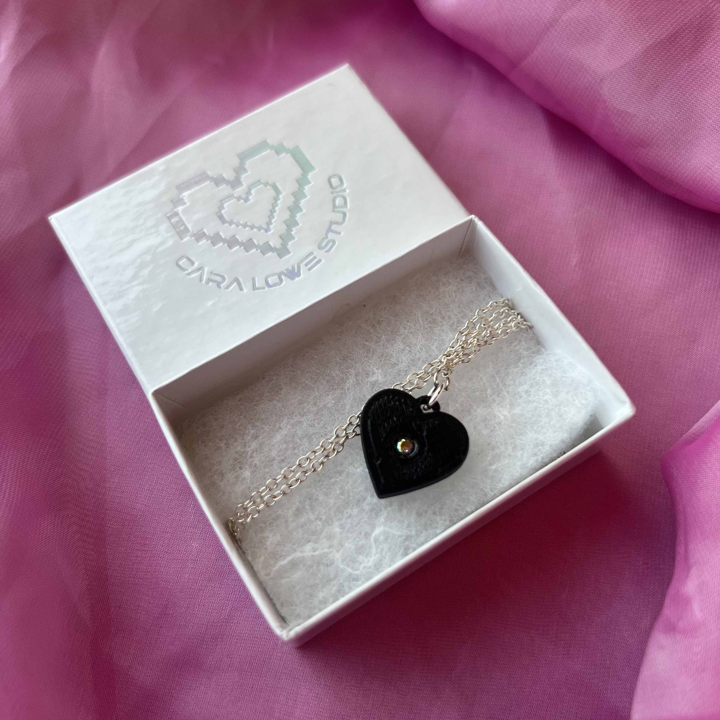 Pendant Black 2.jpg