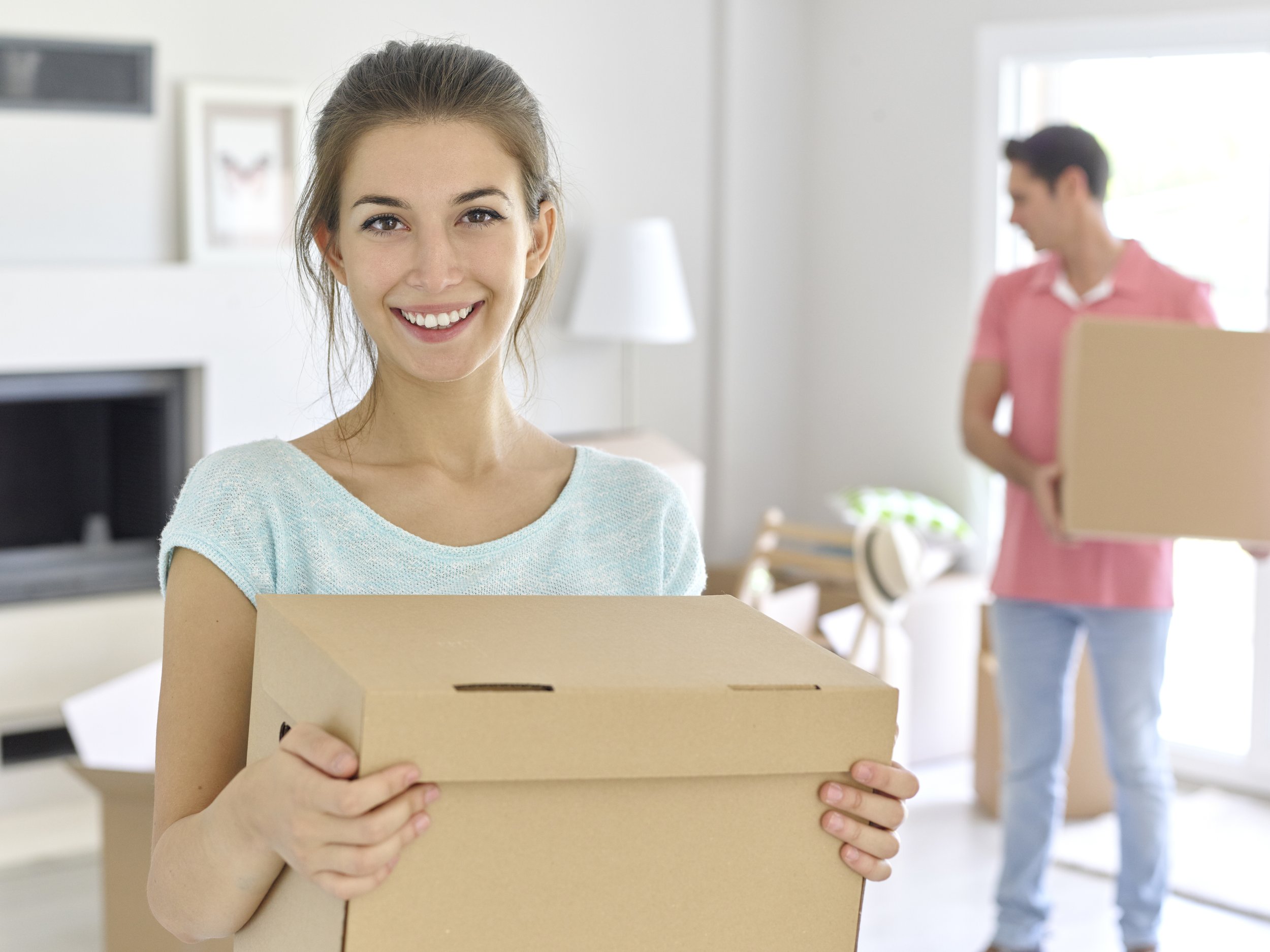 iStock-Yound woman brown hair pony with packing box_1007733810.jpg