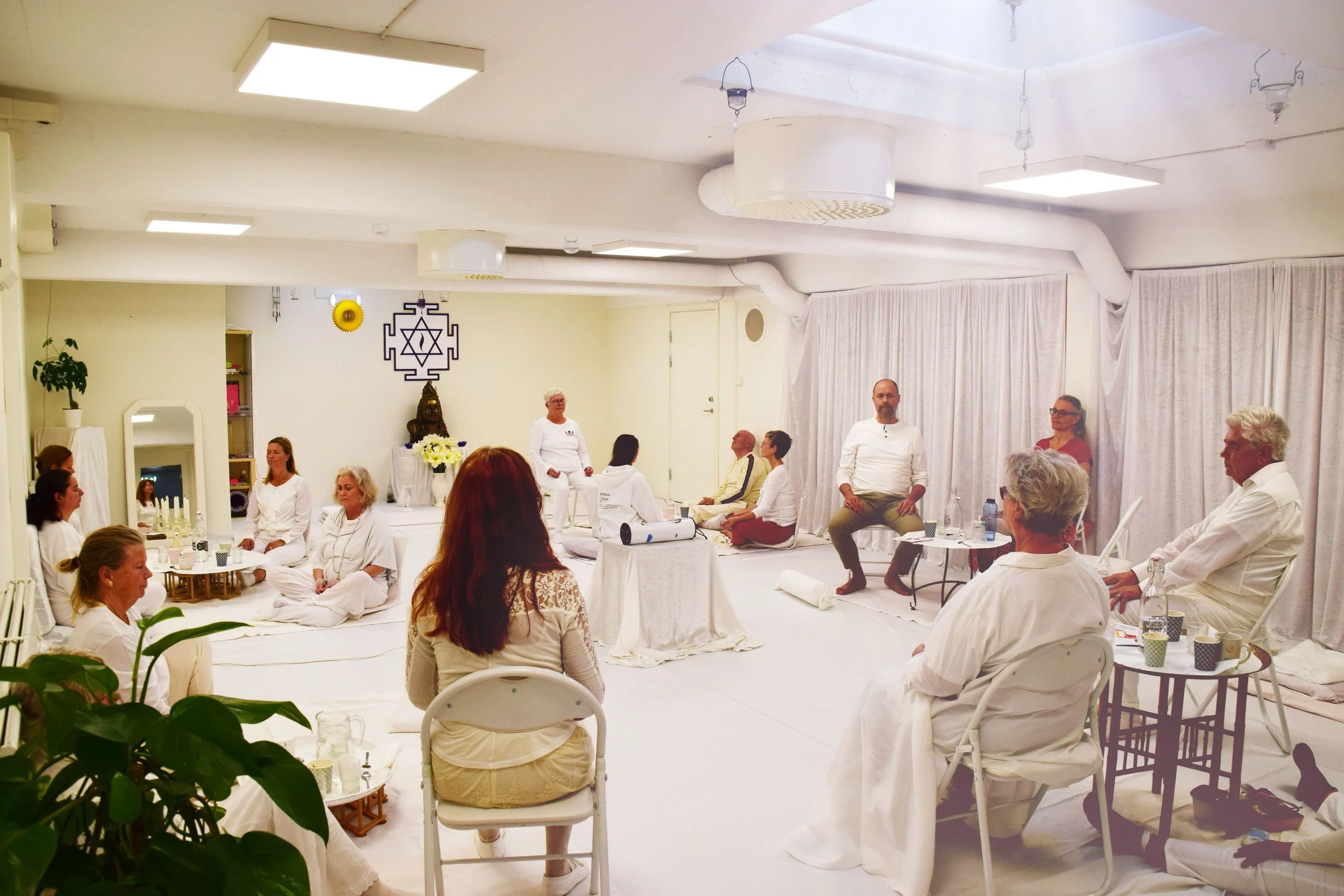 White Healing Lounge (med ljudhealing & plasmaterapi)