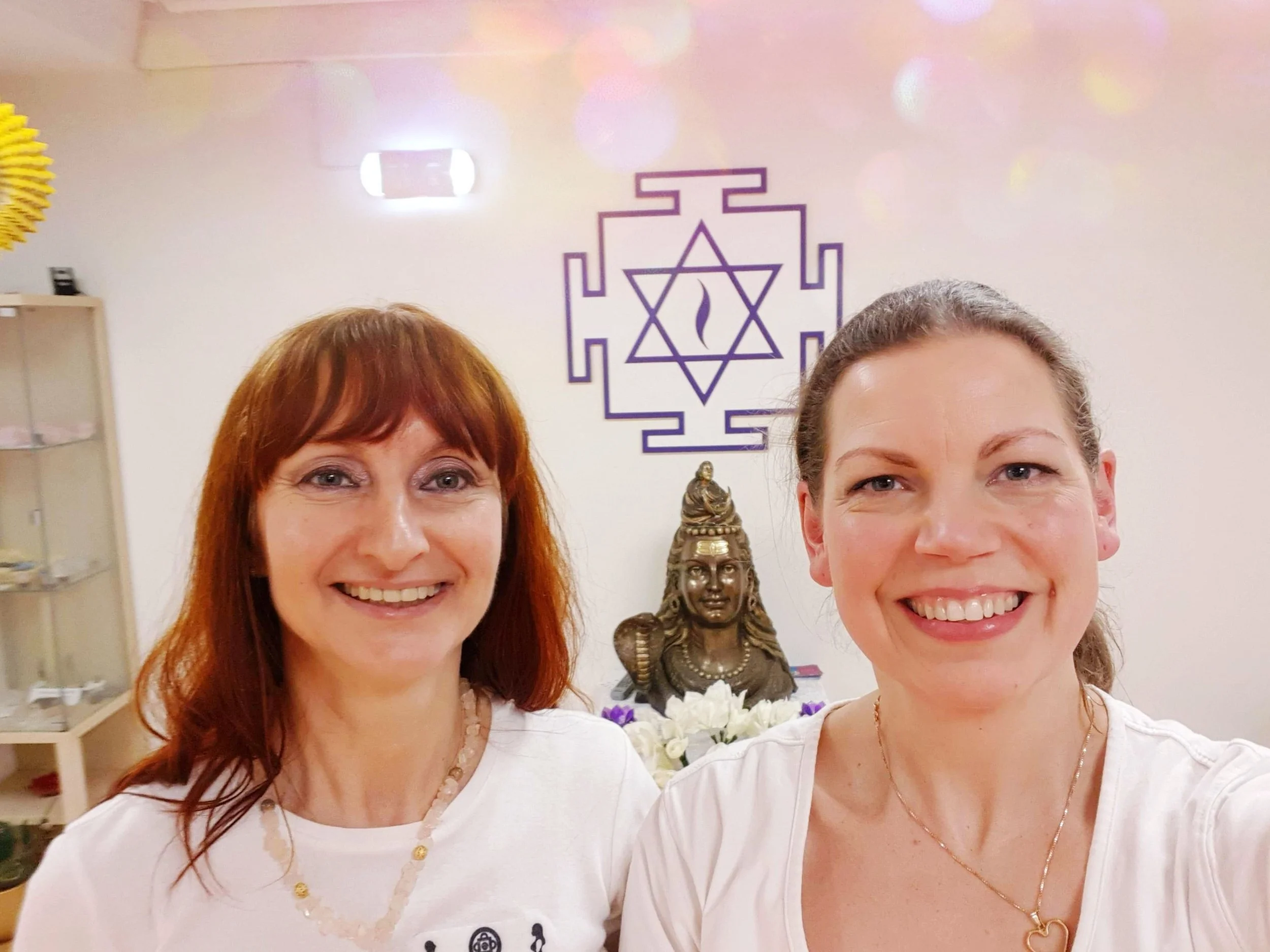 Georgiana på ANANDA Yoga och Åsa på Qarma