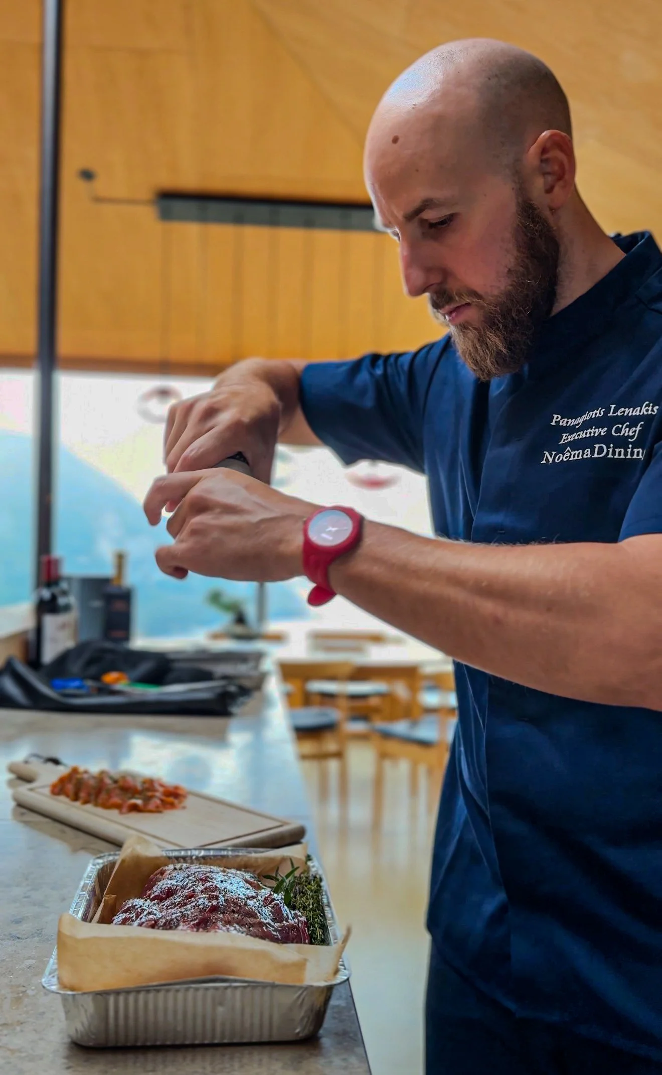 Chef Panagiotis Lenakis preparing meals in a home kitchen for Noêma’s weekly meal prep service