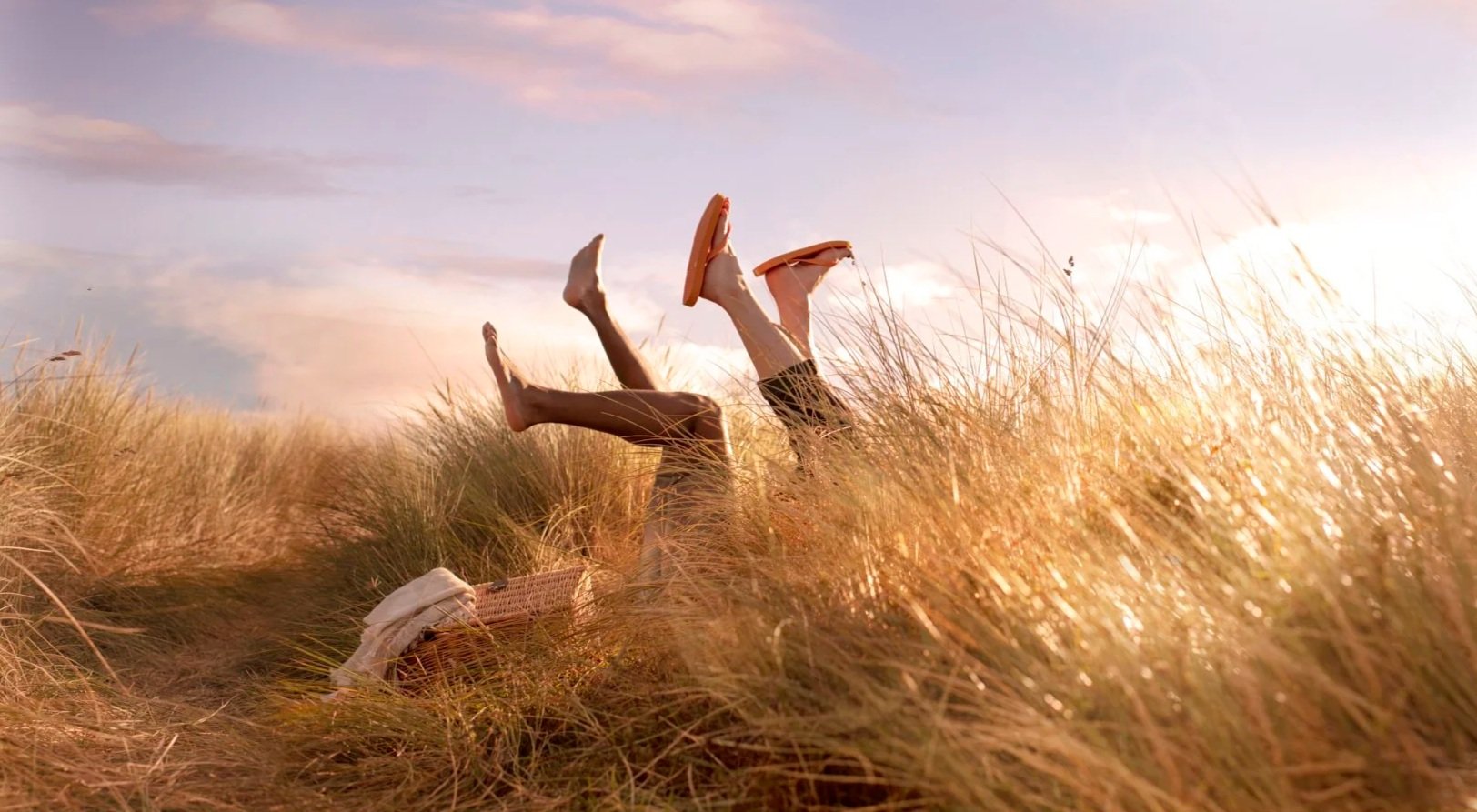 NM_2022_Connection_FEET IN THE AIR.jpg