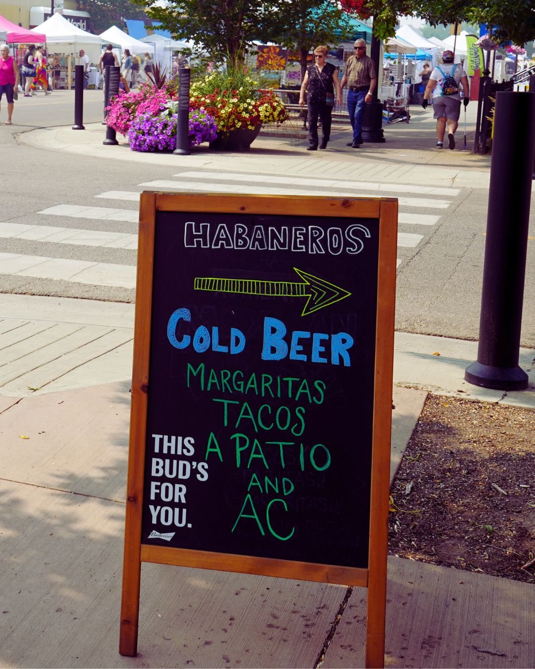 Happy Father's Day Weekend!
Celebrate the amazing man in your life by treating him to a delicious meal and his favourite cold drink in the Downtown District. 

@habanerosleduc knows whats up! 

Visit the downtown dining blog post linked in the bio fo