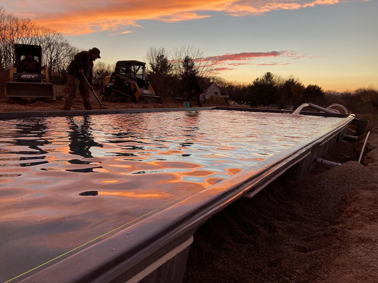 Had to take a minute to appreciate this view from the job site tonight. First sunset at the new pool. ✨

#poolinstallation #landscapedesign #imaginepools #outdoorliving