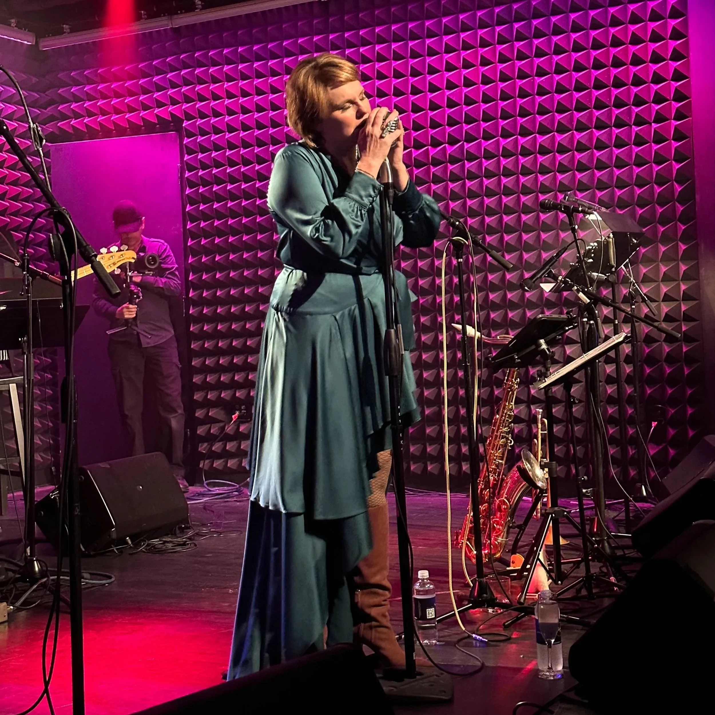 Lurleen Ladd in recording studio