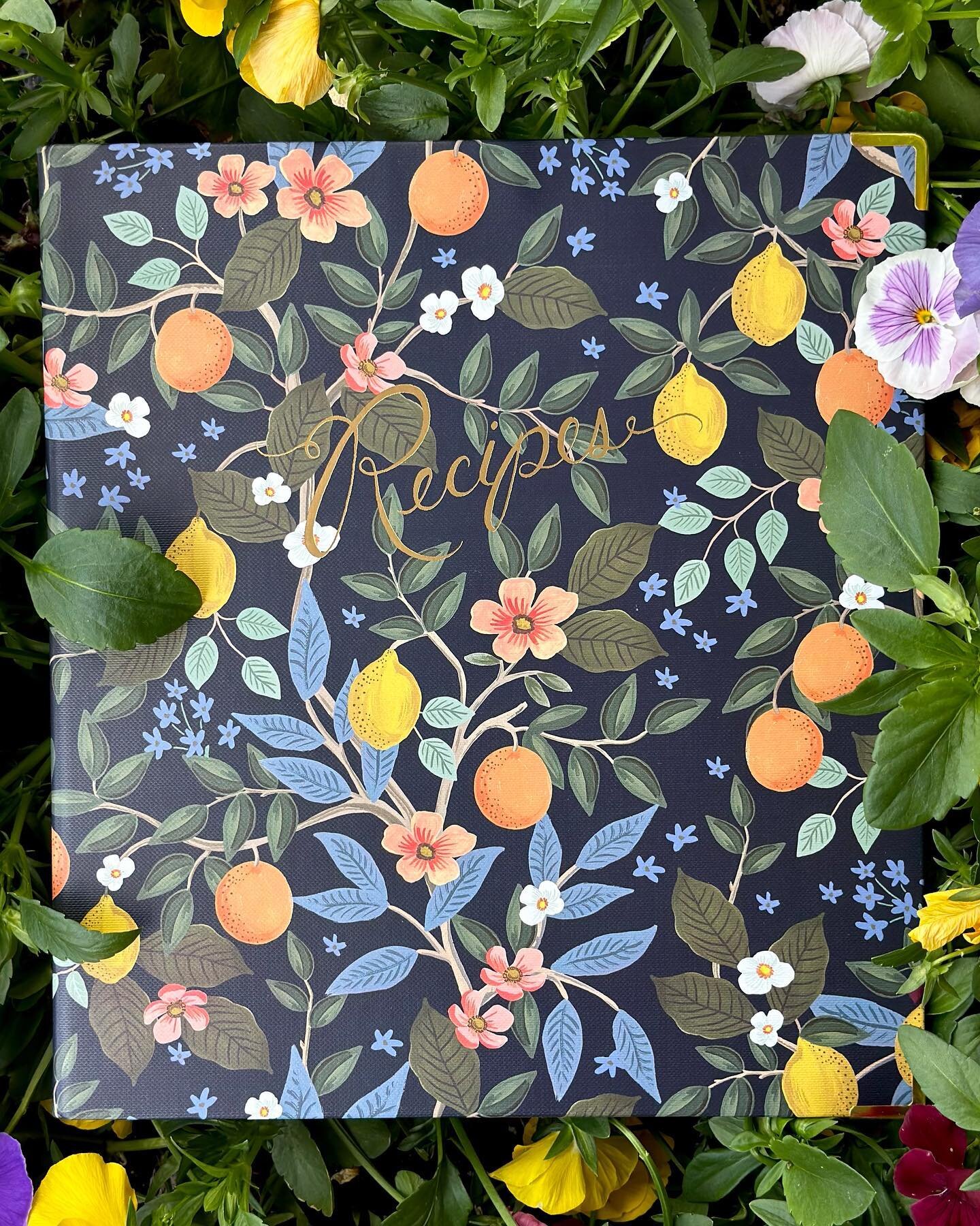We have been searching for recipe binders that were beautiful and FINALLY, we are so excited that @riflepaperco has put one out. Not too old fashioned, not too modern, simply classic and smile inducing - this makes a wonderful gift for Mom&rsquo;s, b