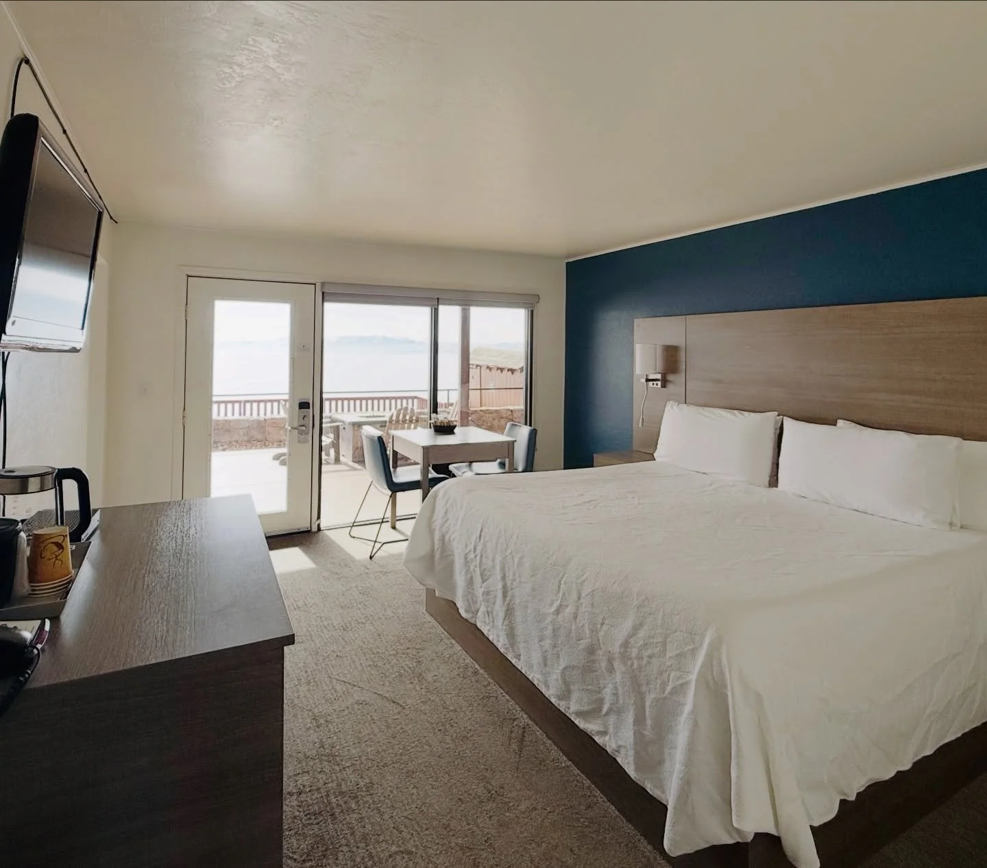 ❄️Don&rsquo;t miss this amazing opportunity to enjoy lakefront views for less ❄️
Enjoy stunning views and huge savings with our Lakefront Sale! We&rsquo;ve discounted all of our lakefront rooms to just $199. Save over $170 per night when you stay wit