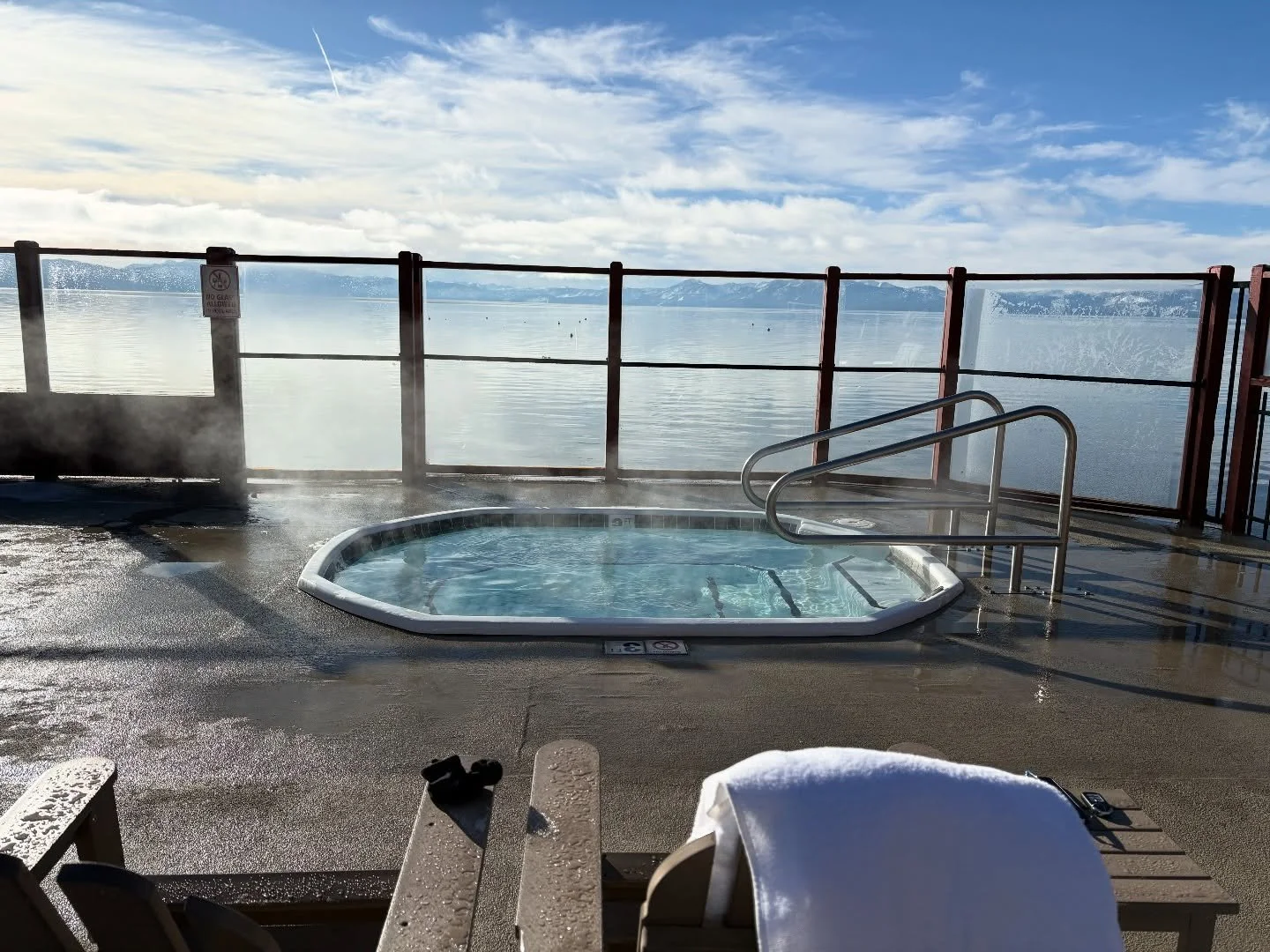 After an epic day on the mountain at @palisadestahoe , this is the perfect place to unwind - soaking in the hot tub with lake views! Thanks to our partnership with Palisades, we&rsquo;re able to offer discounted lift tickets during your stay. Contact