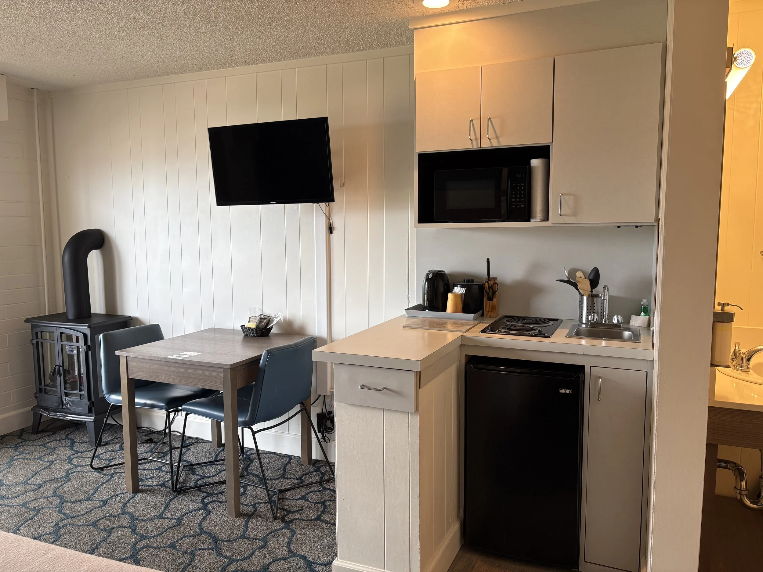 Premium Mini Suite 2.jpg