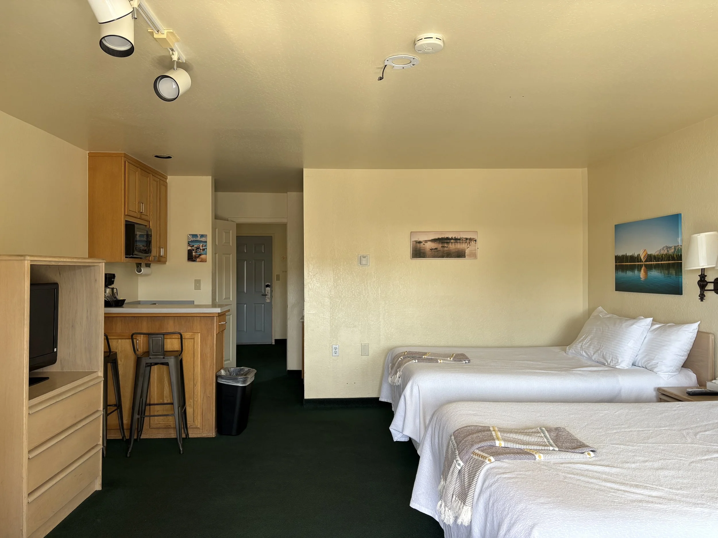 Deluxe Family Suite 3.jpg