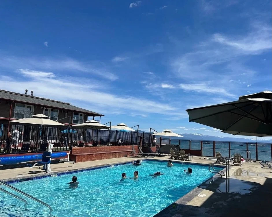 ☀️ Sunny days are in the forecast and it&rsquo;s starting to feel like summer☀️ 
The pool is open, the BBQs are ready, and the pool deck is set for fun and relaxing hang outs. 

Whether you&rsquo;re spending the day by the pool, grilling with friends