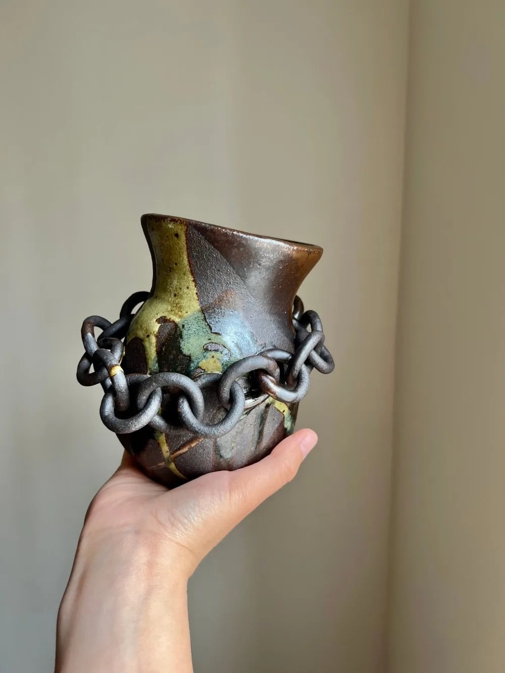 Ceramic Chain Vase